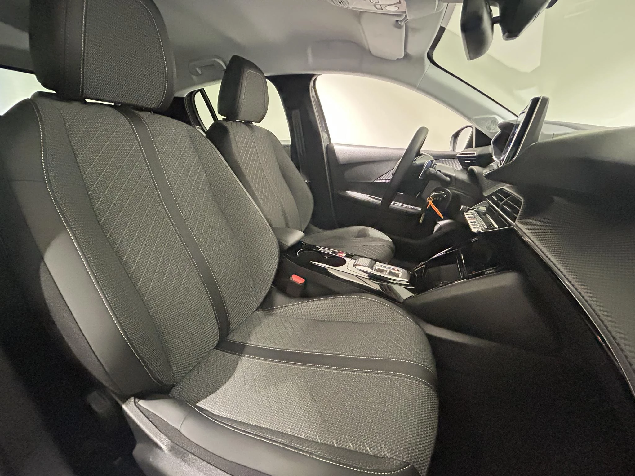 Peugeot-208-image-20