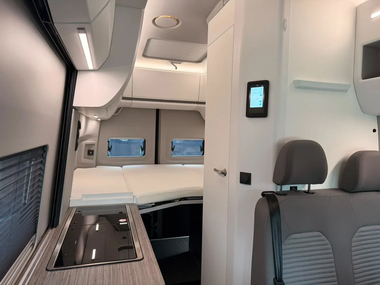 Volkswagen Crafter 50 Fou Lwb Hr Dsl Grand Carlifornia - 2.0TDI 163PK 4SLAAPPLAATSEN AUTOMAAT *APP CONNECT*CAMERA*PDC*ADAPTIVE CRUISE*DOUCHE*WC*