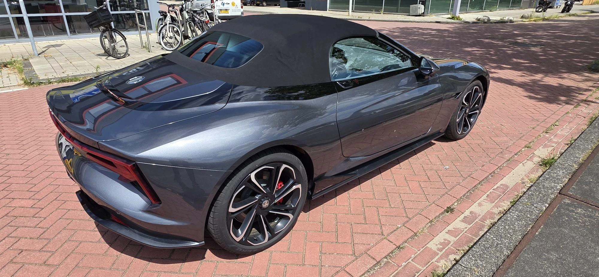MG Cyberster GT 77kWh