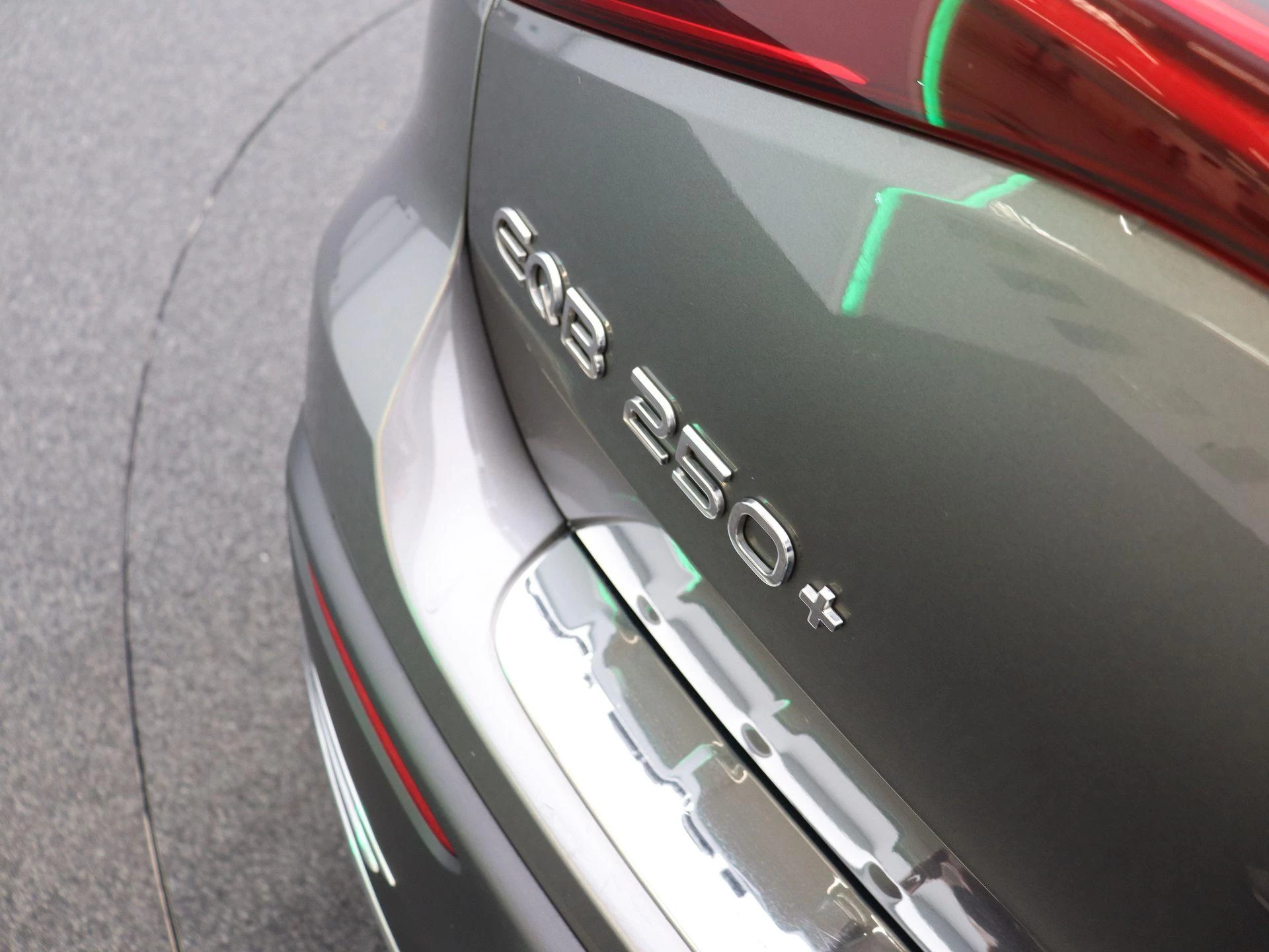 Mercedes-Benz-EQB-image-16