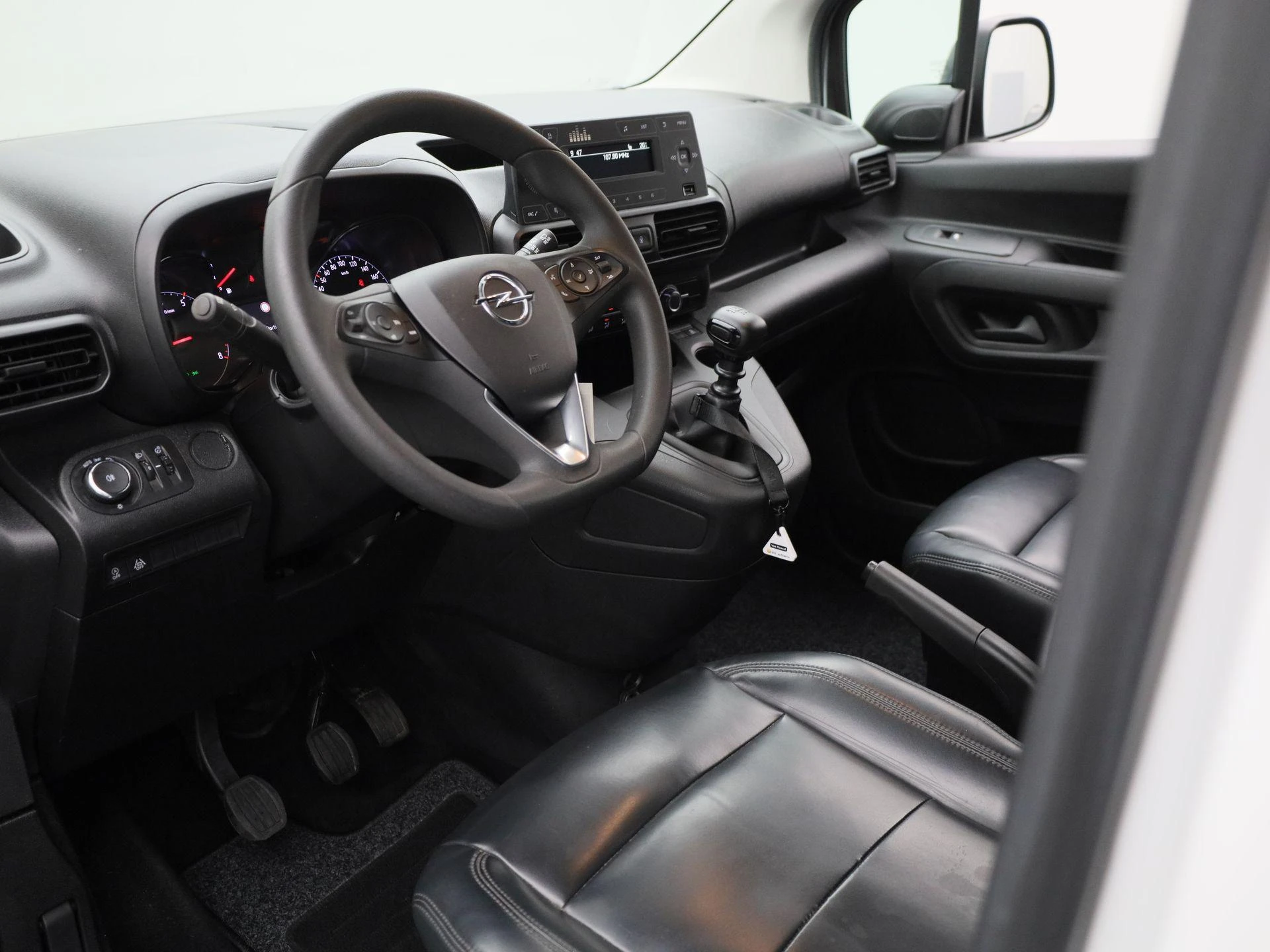 Opel-Combo Life-image-14