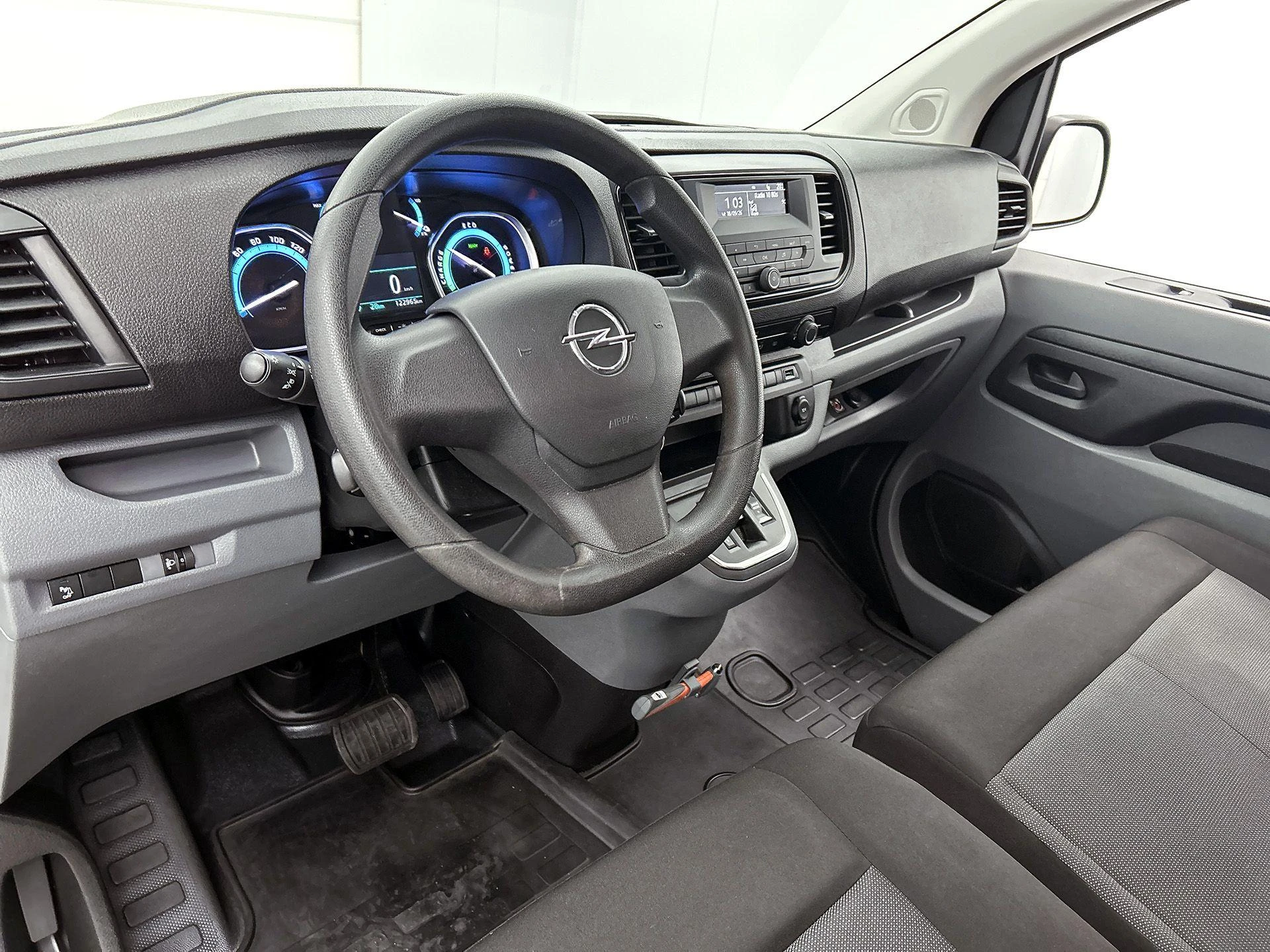 Opel-Vivaro-e-image-12
