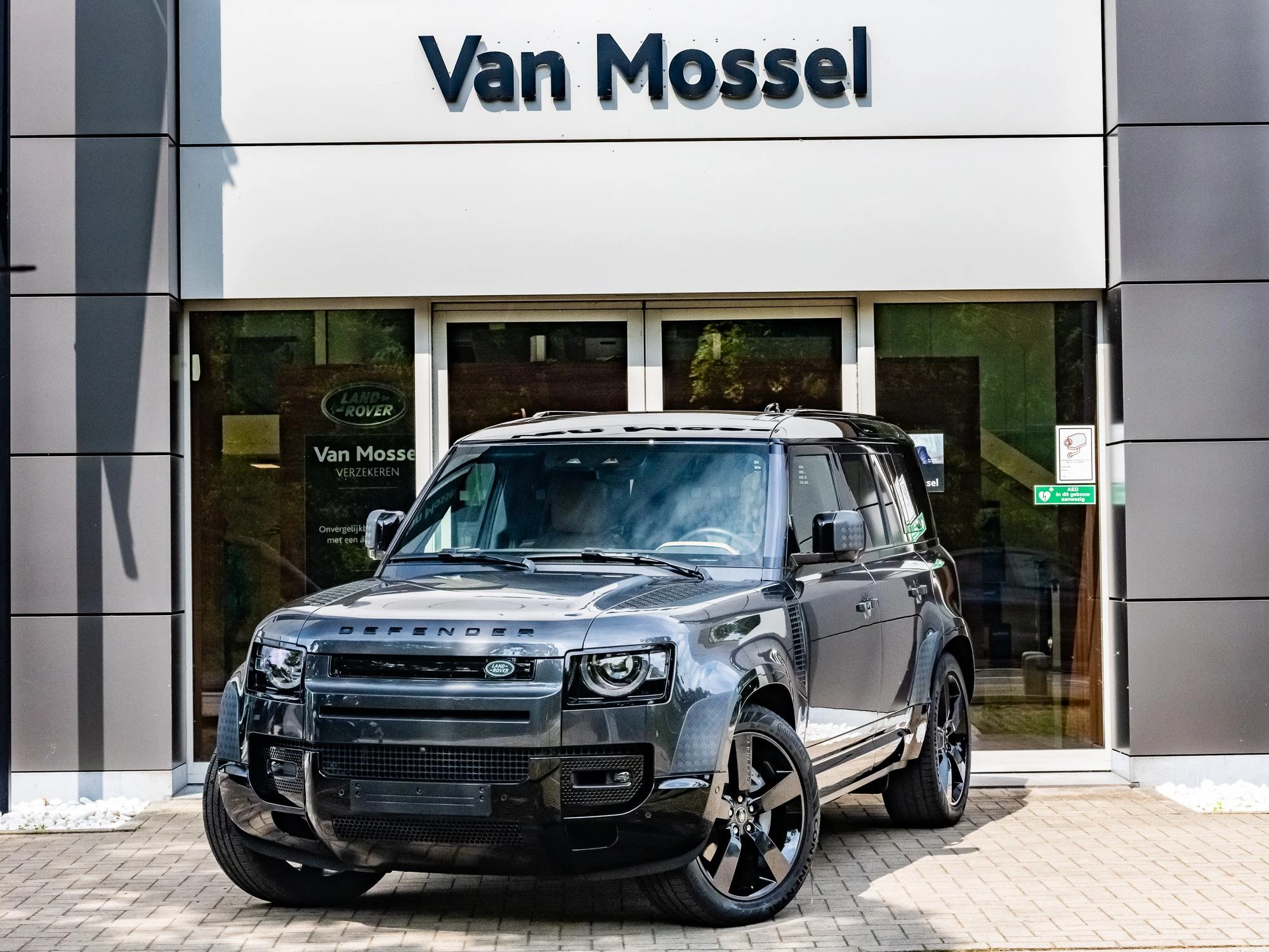Land Rover-Defender-image-0