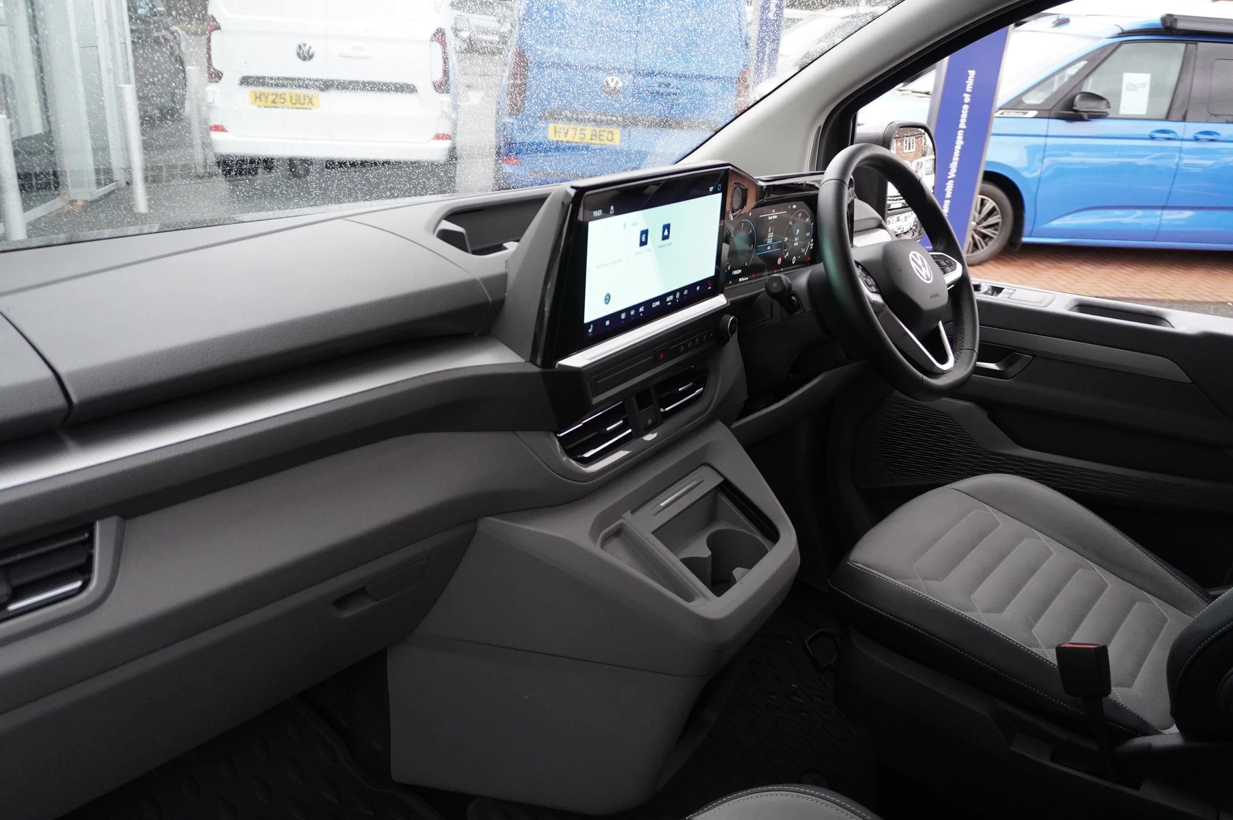 Volkswagen-Transporter-image-1