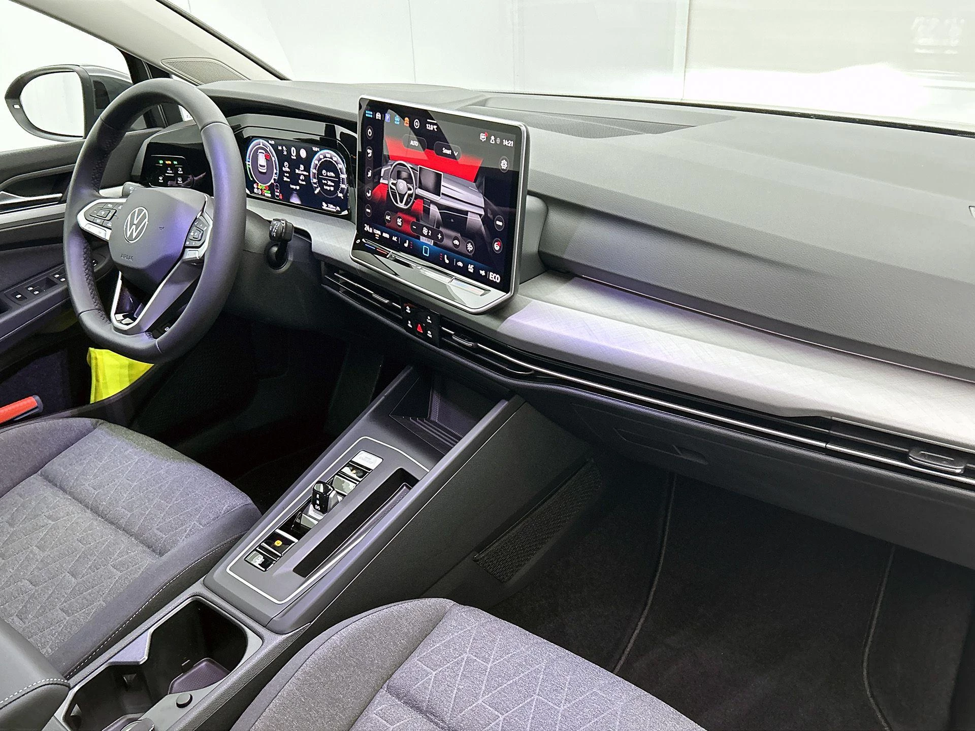Volkswagen-Golf-image-27