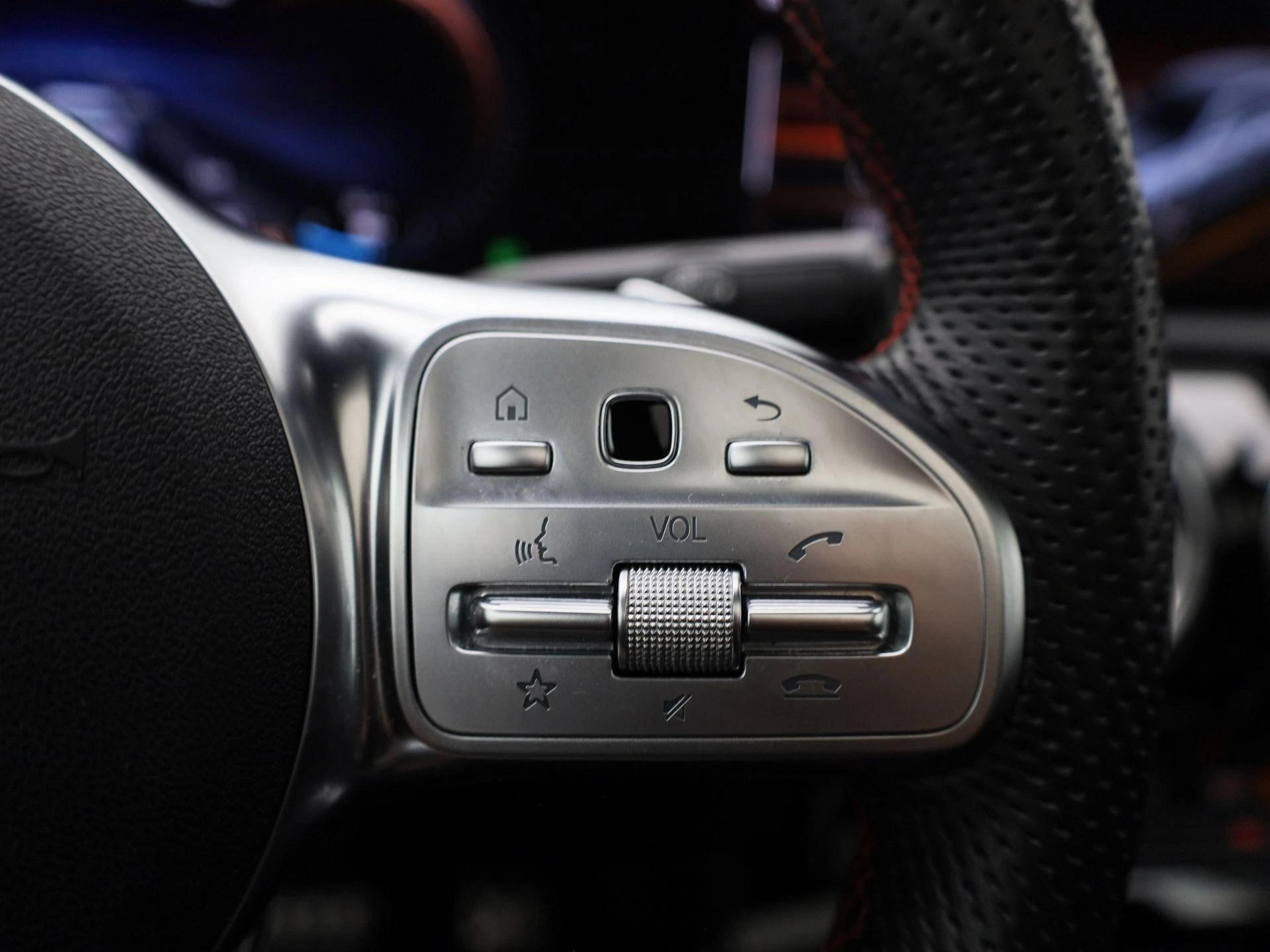 Mercedes-Benz-CLA-image-27