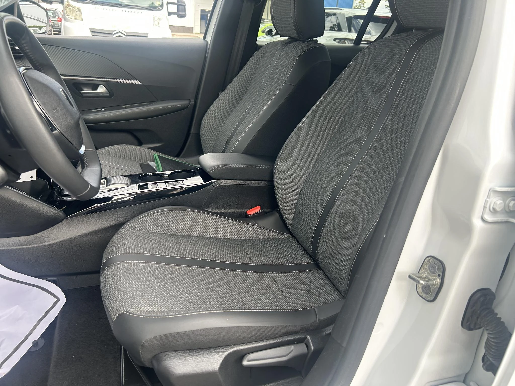 Peugeot-208-image-18