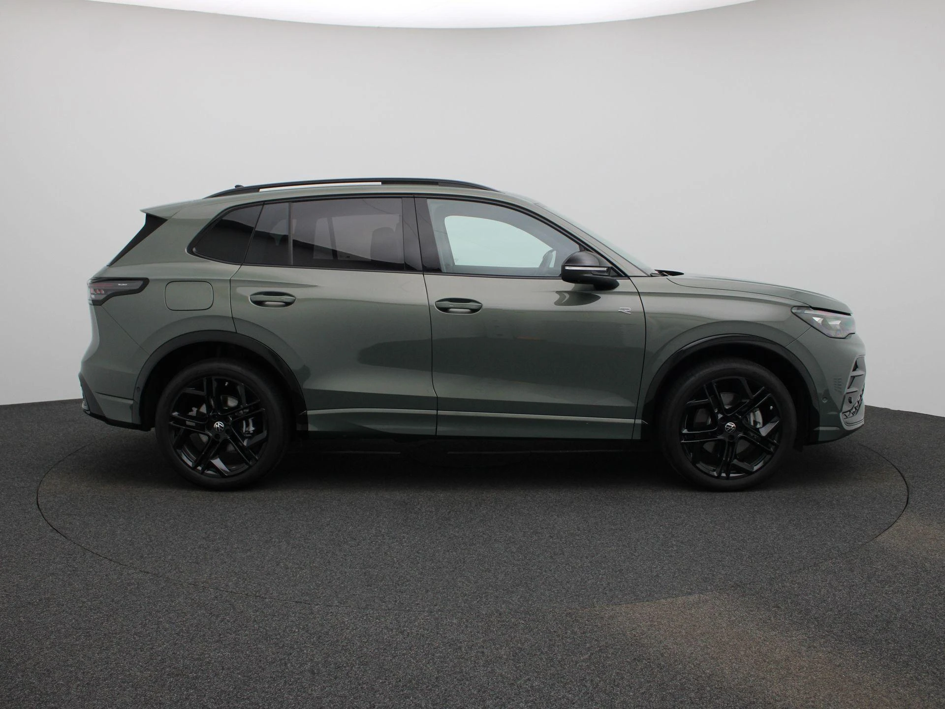 Volkswagen-Tiguan-image-5
