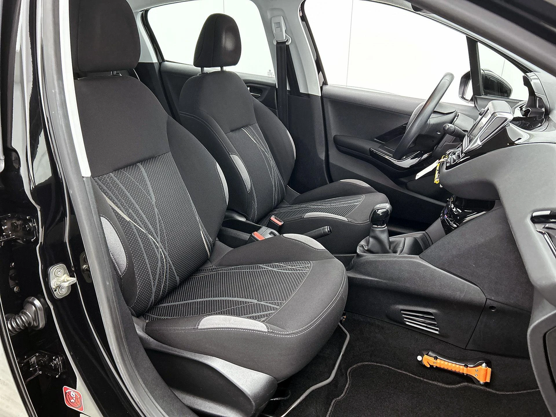 Peugeot-208-image-34
