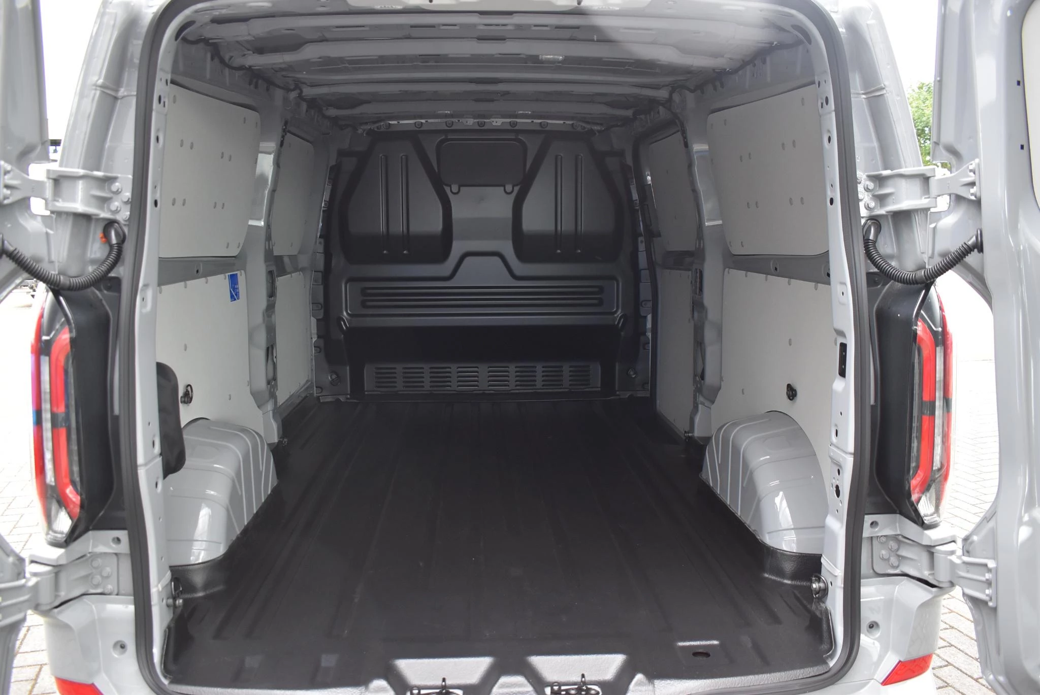 Ford-E-Transit-image-5