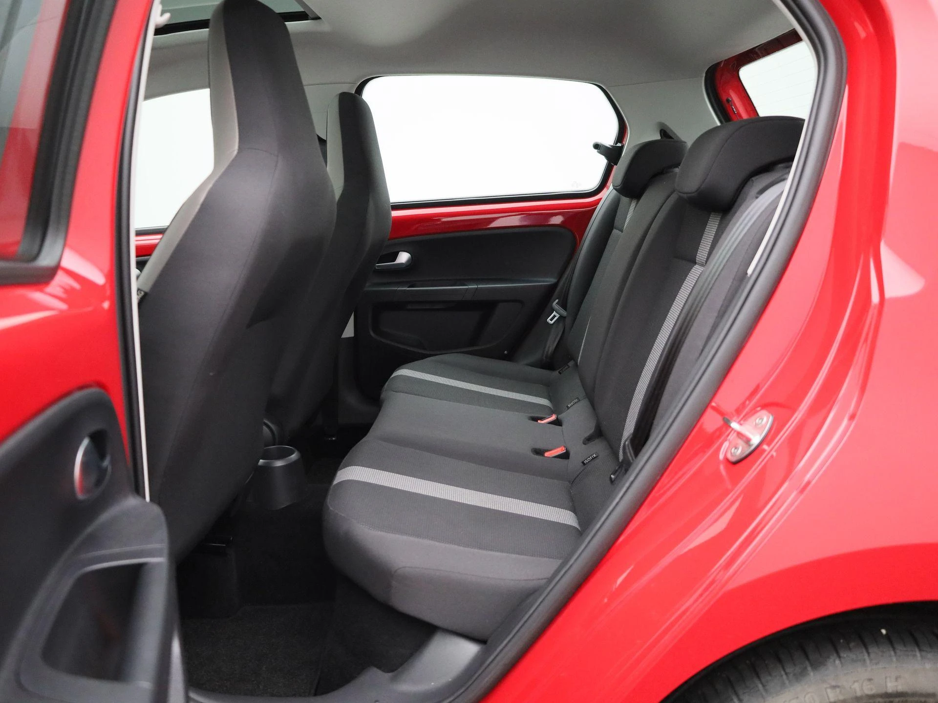 Volkswagen-up!-image-11