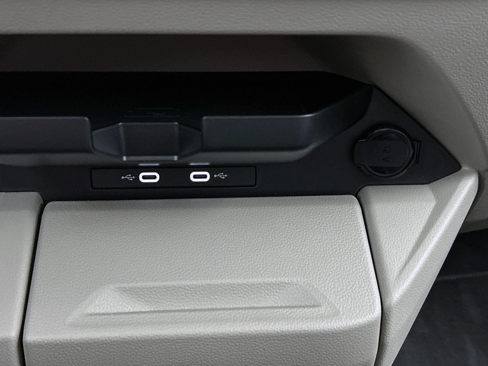 Volkswagen-Multivan-image-31