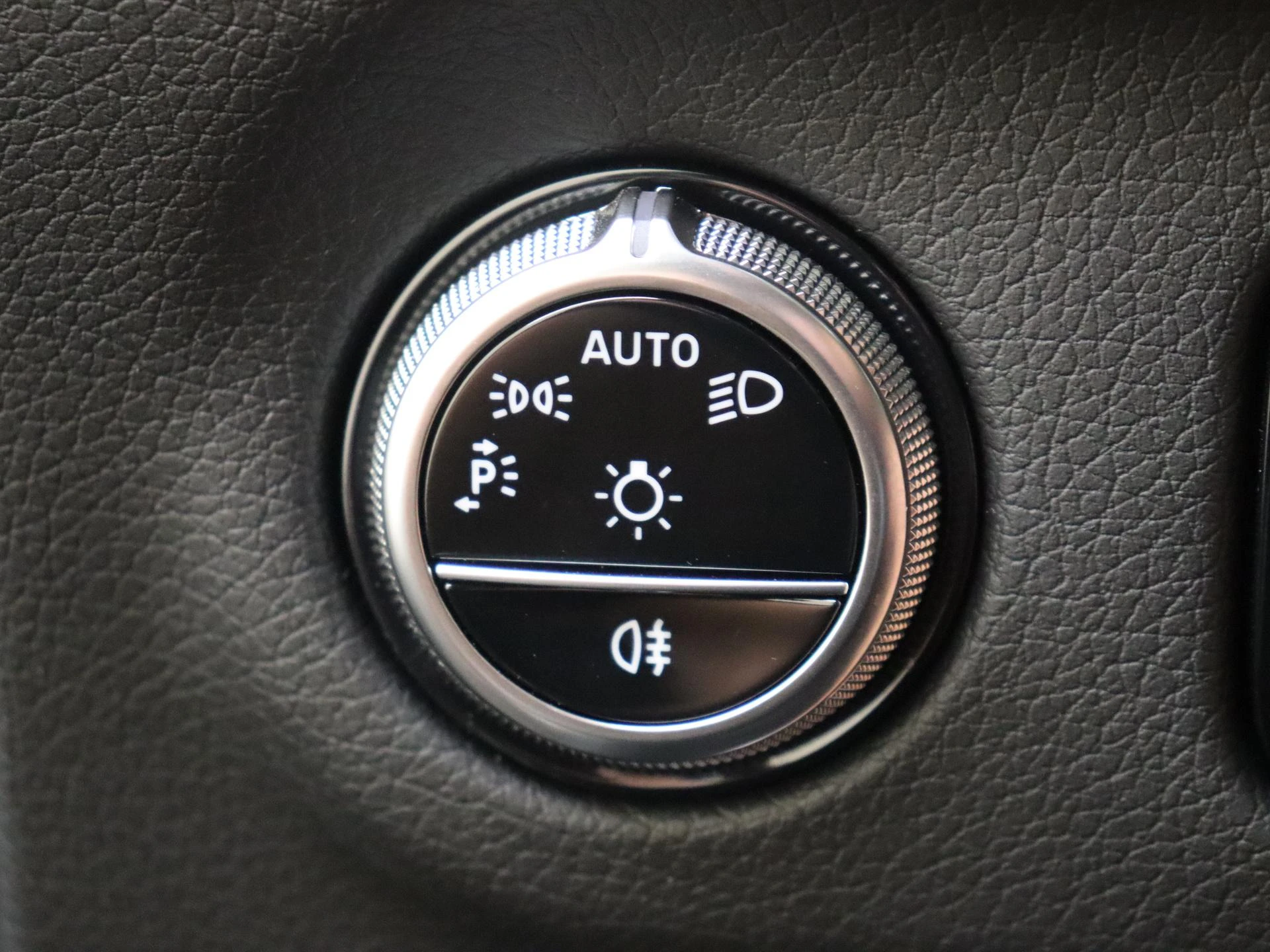 Mercedes-Benz-EQE-image-24