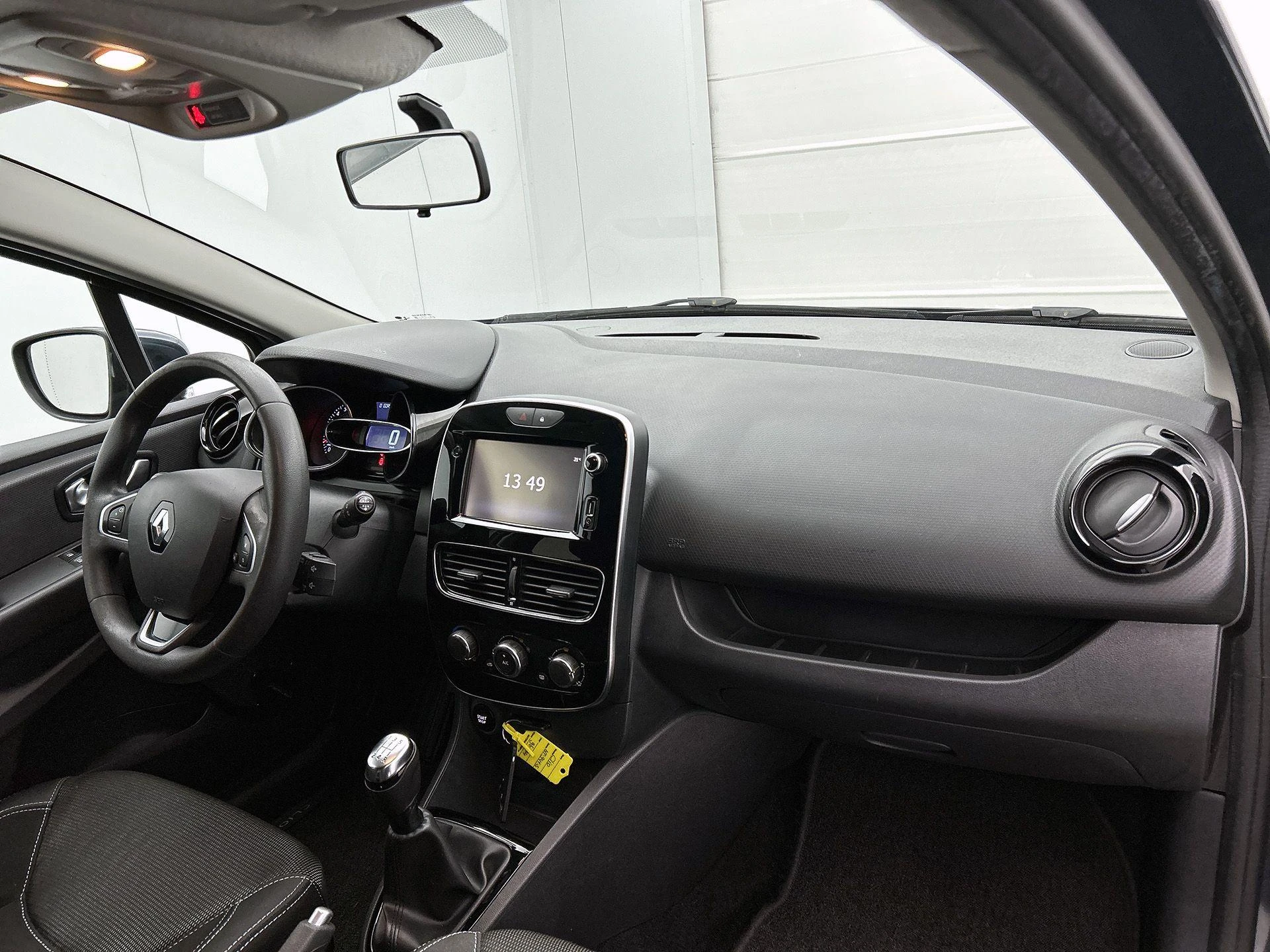 Renault-Clio-image-16