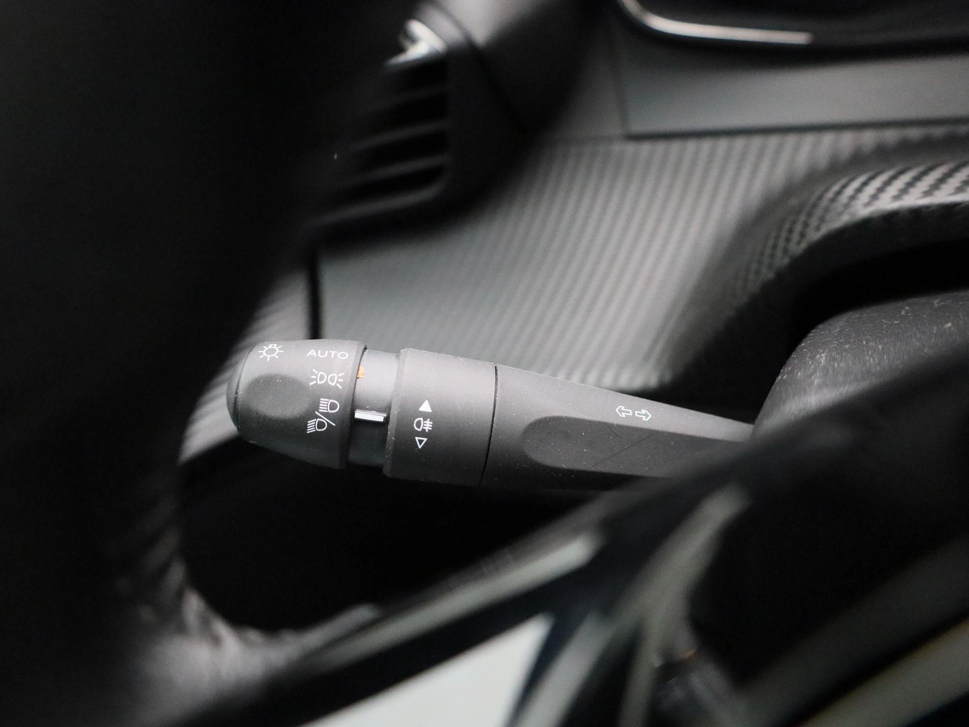 Peugeot-e-208-image-20