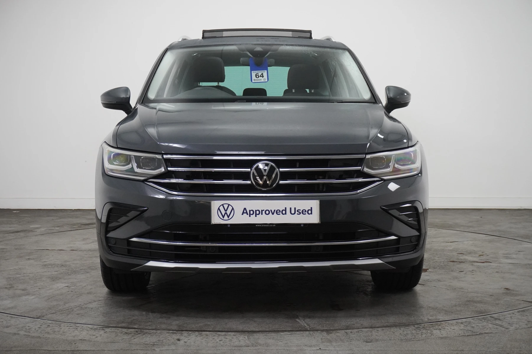 Volkswagen-Tiguan-image-6