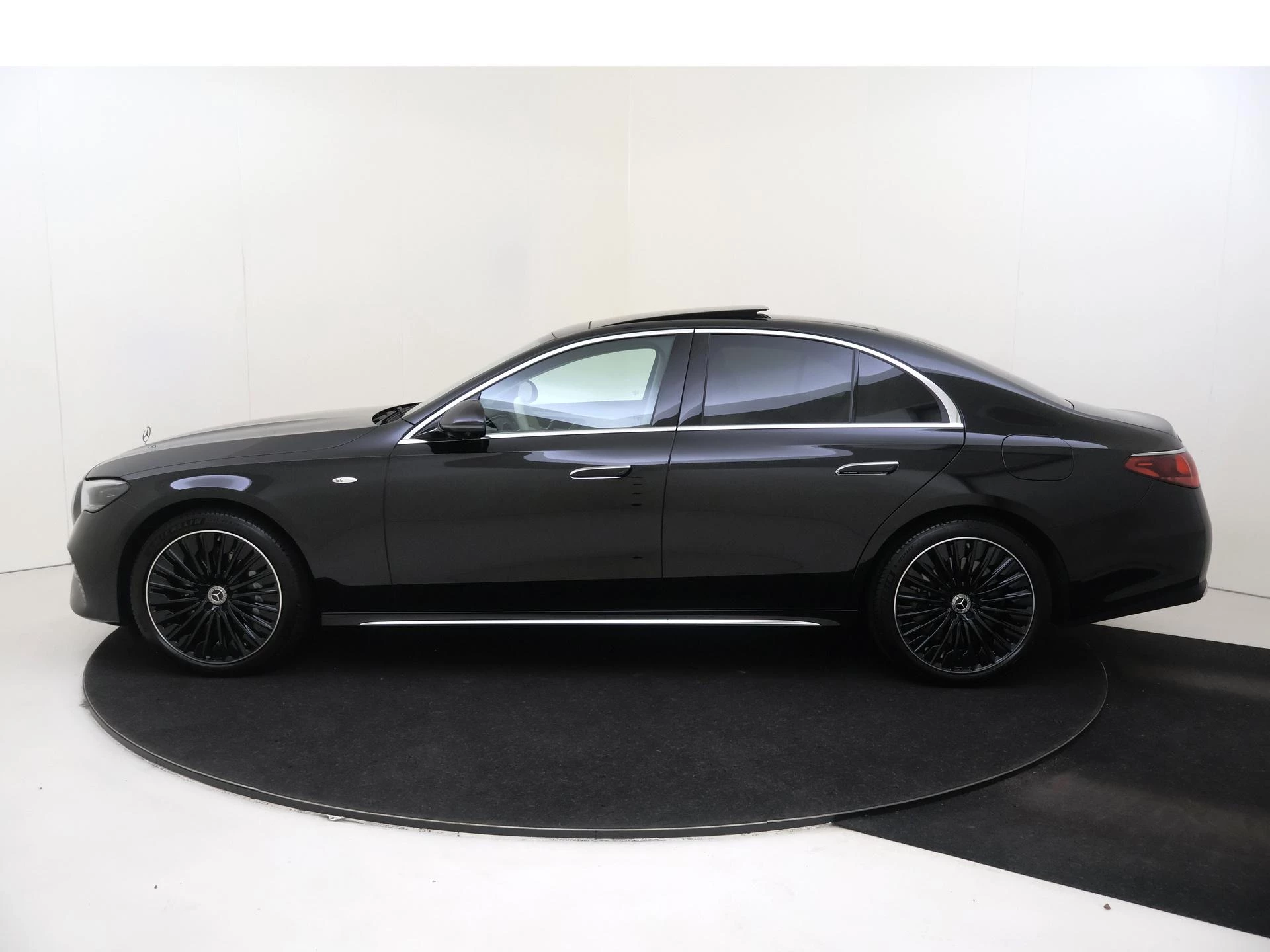 Mercedes-Benz-E-Klasse-image-7