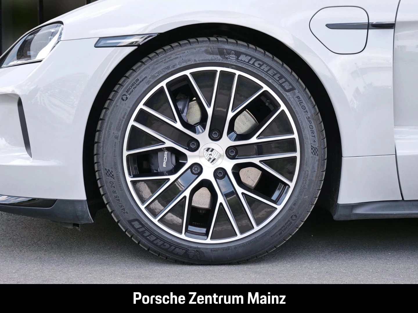 Porsche-Taycan-image-10