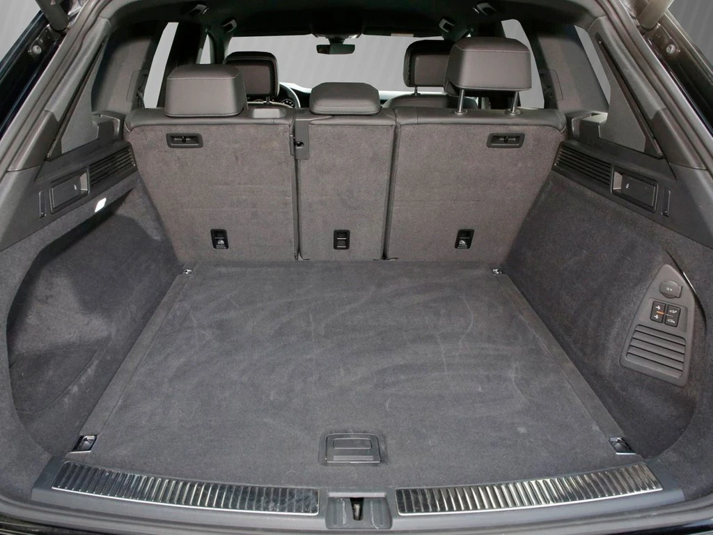 Volkswagen-Touareg-image-5