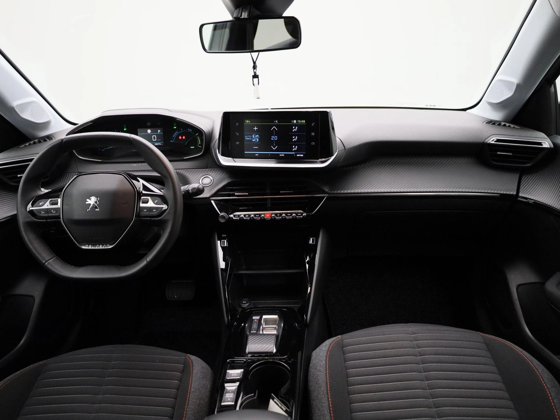 Peugeot-e-208-image-35