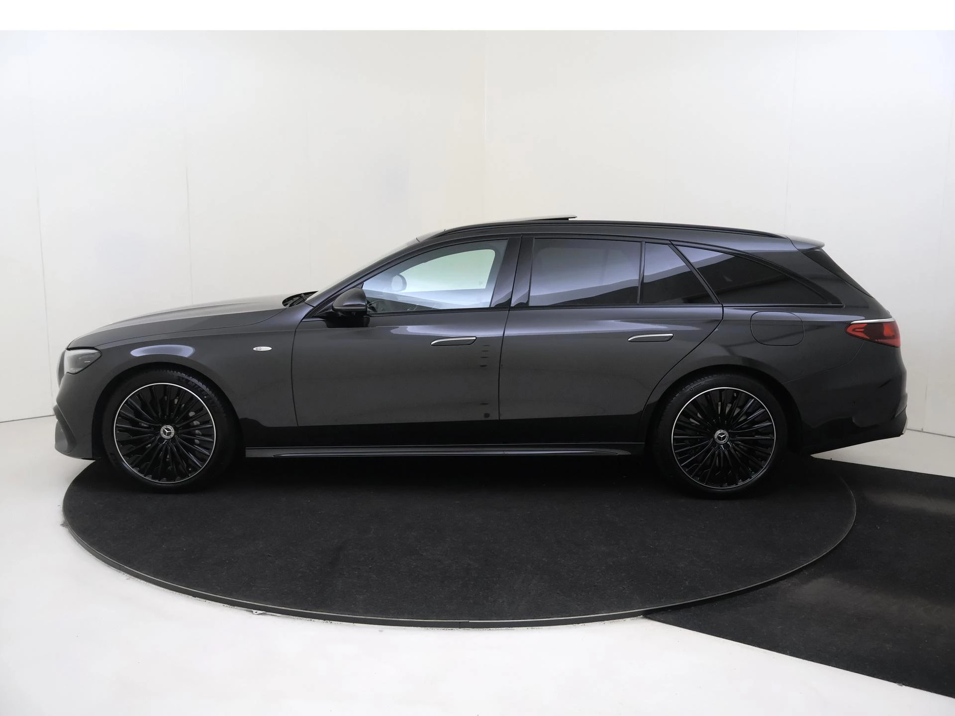 Mercedes-Benz-E-Klasse-image-7