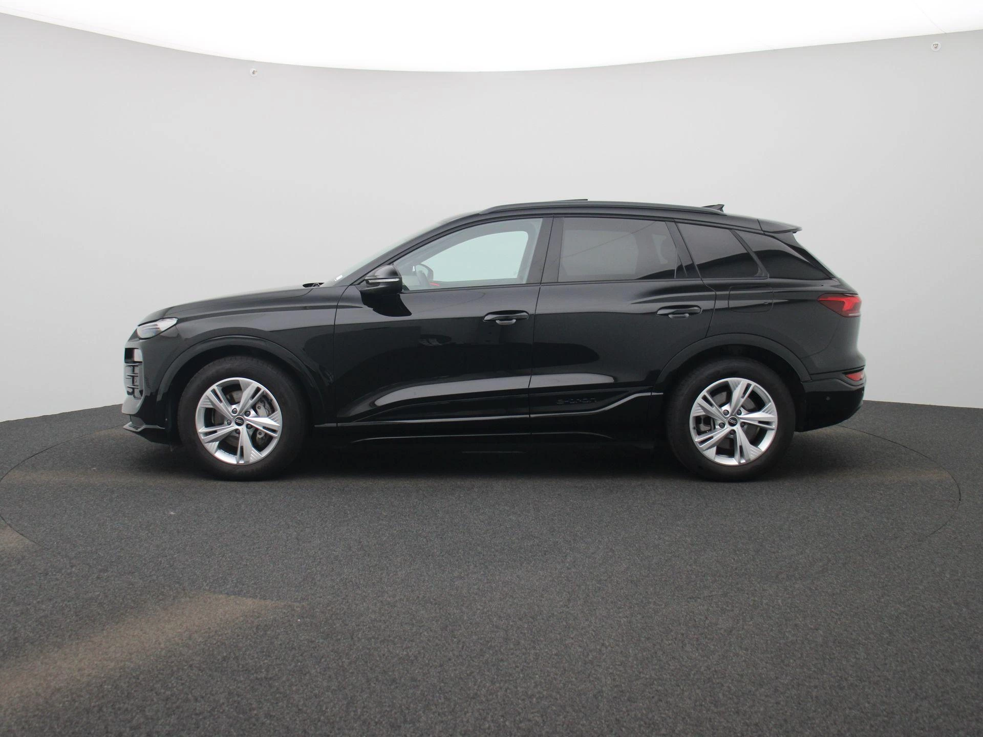 Audi-Q6 e-tron-image-3