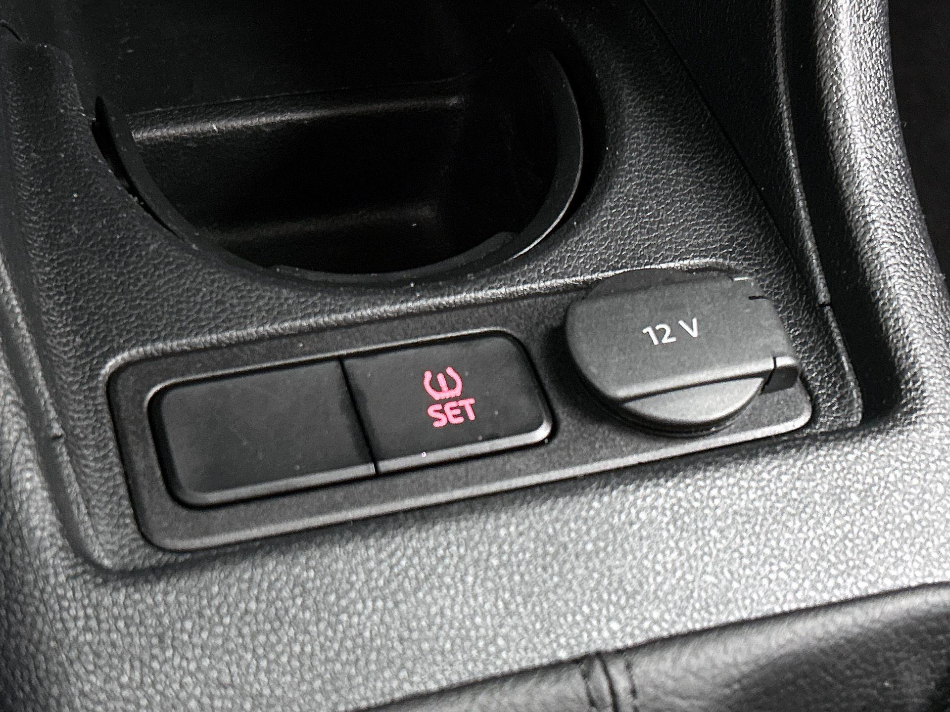 Volkswagen-up!-image-28