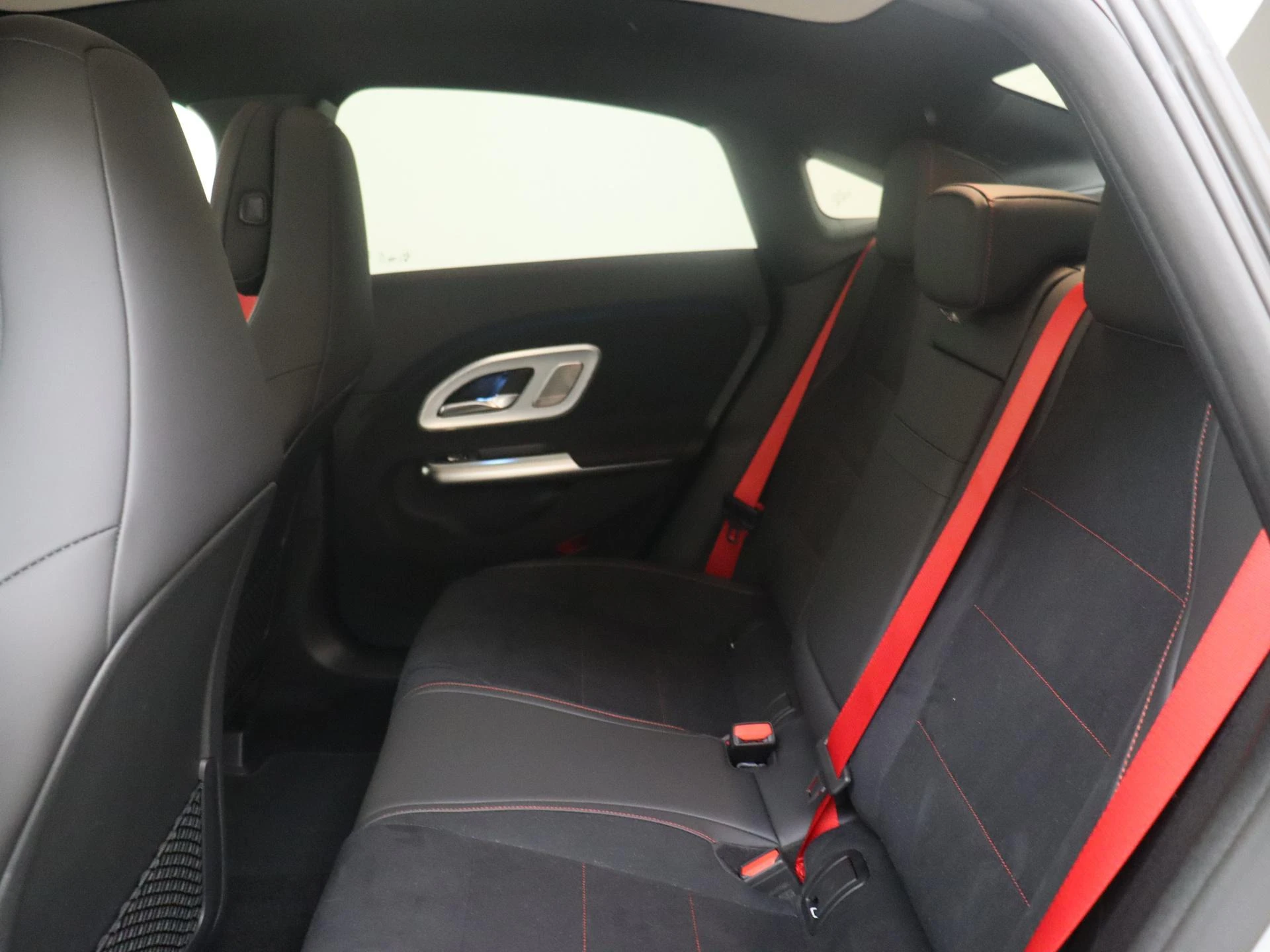 Mercedes-Benz-CLA-image-15