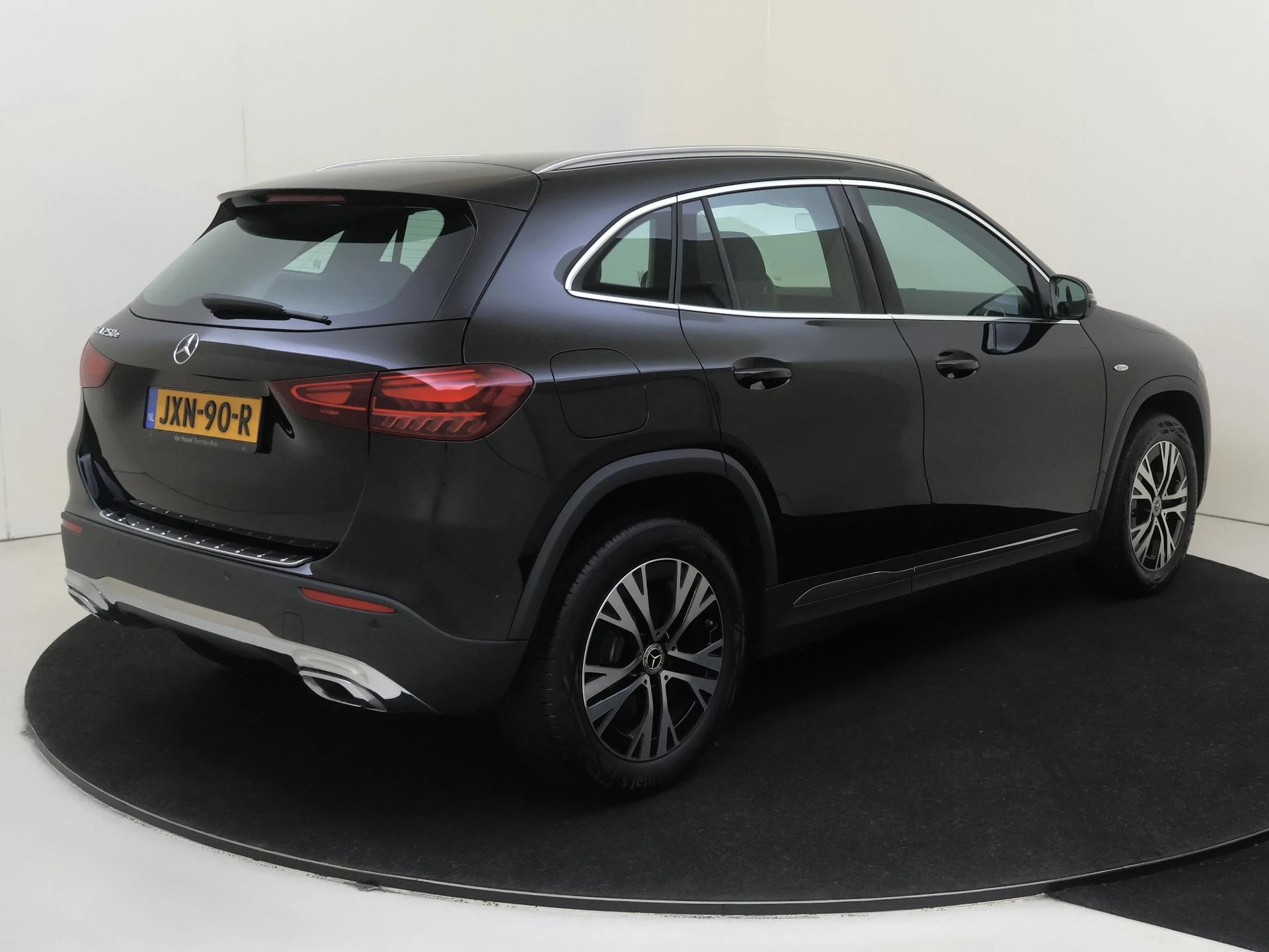 Mercedes-Benz-GLA-image-3