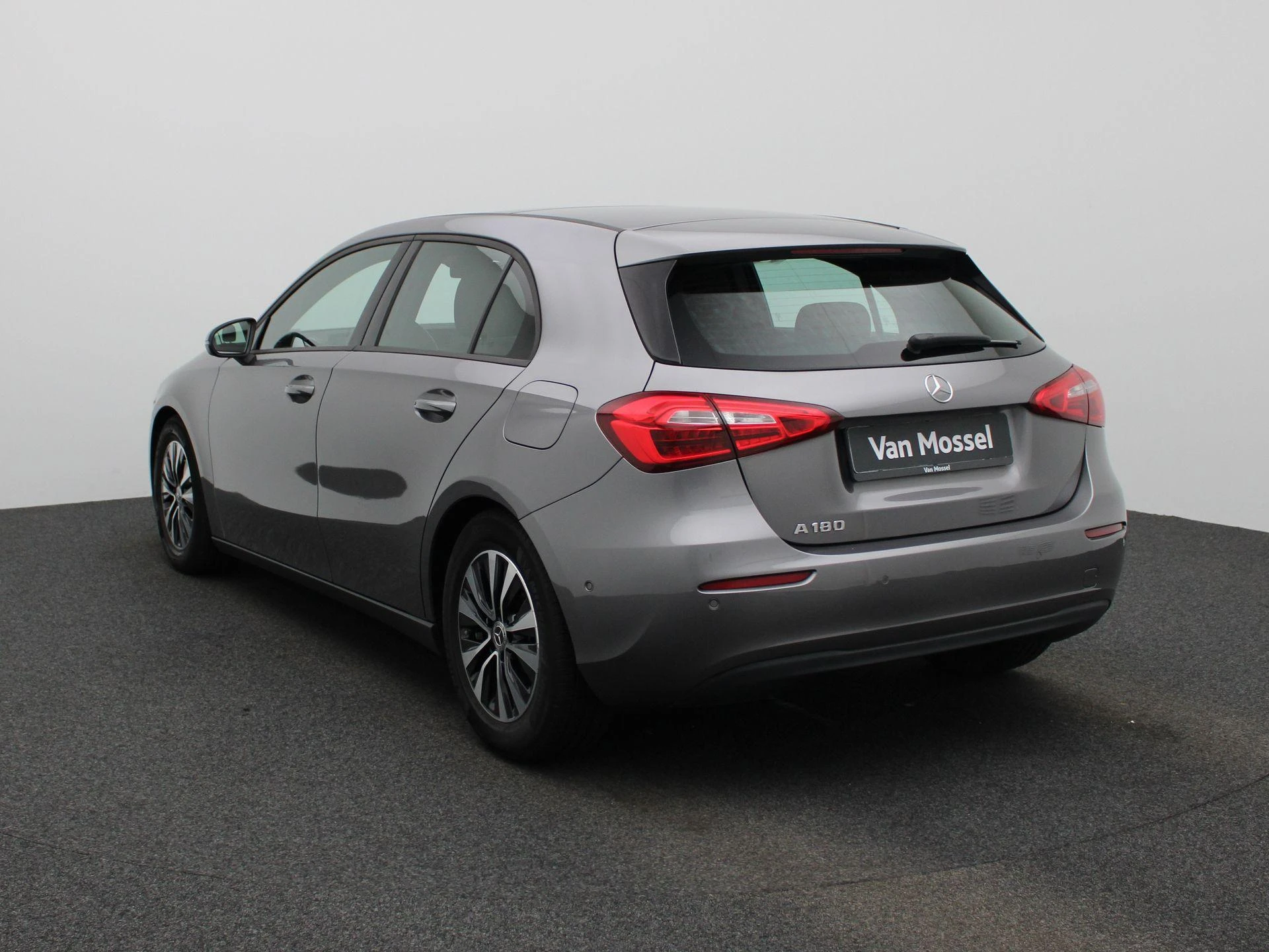 Mercedes-Benz-A-Klasse-image-1