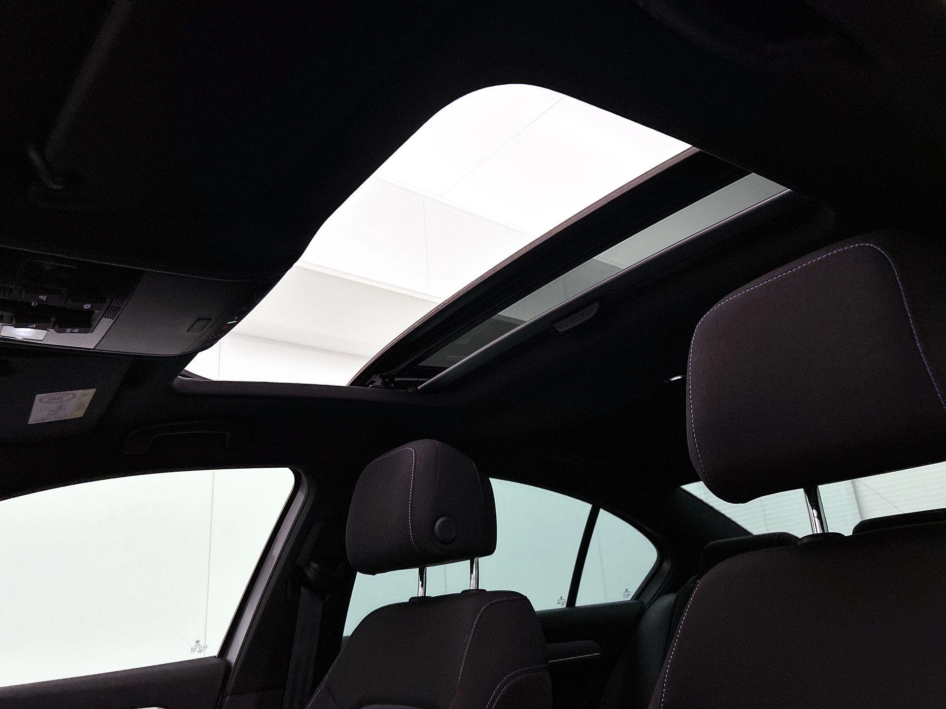 Volkswagen-Passat-image-29