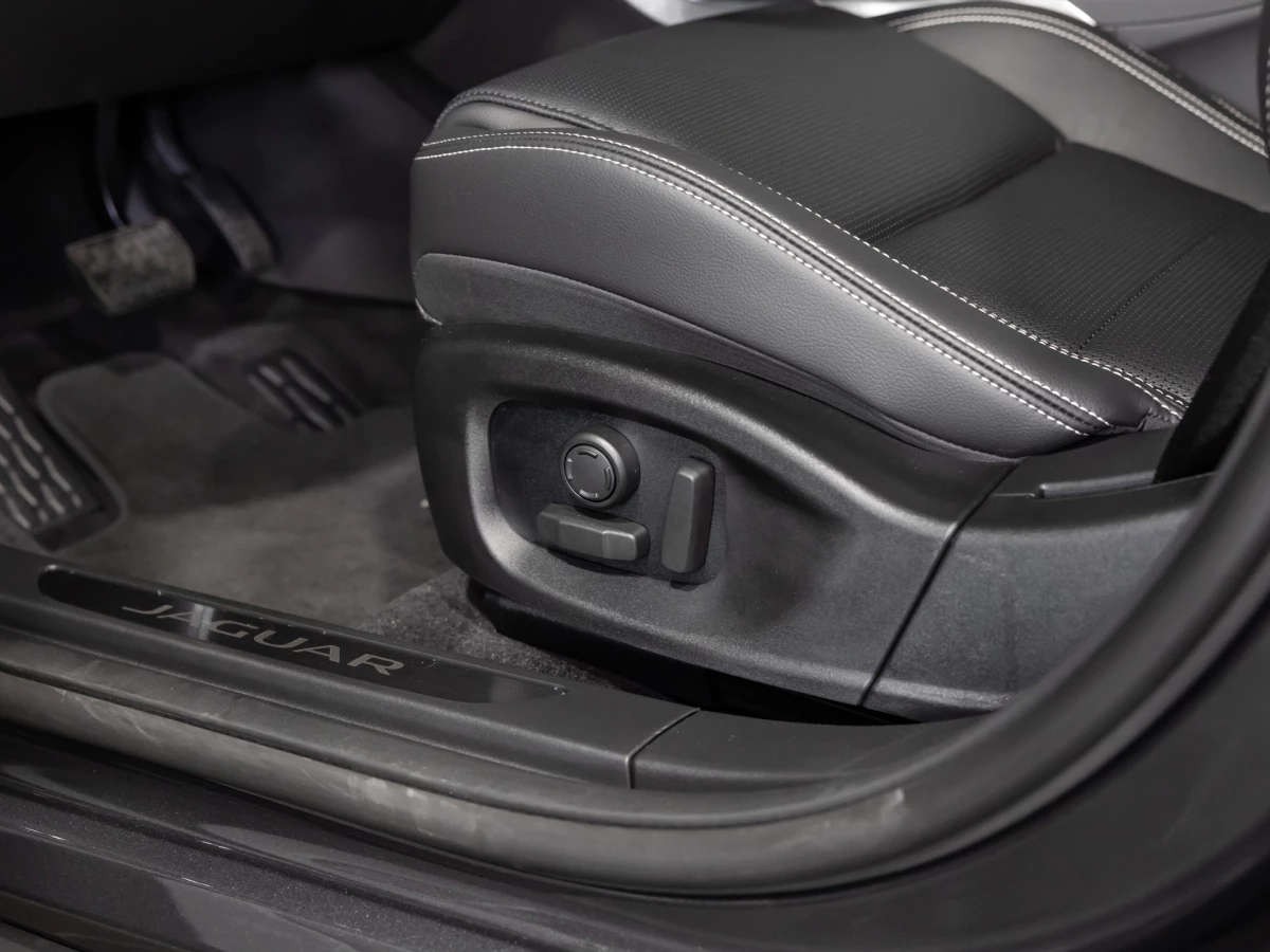 Jaguar-I-PACE-image-11