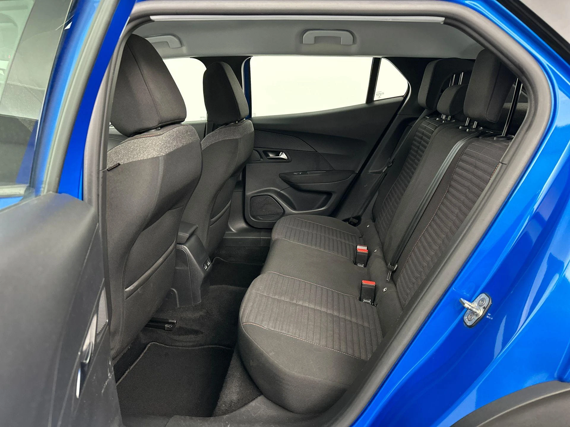 Peugeot-e-2008-image-15
