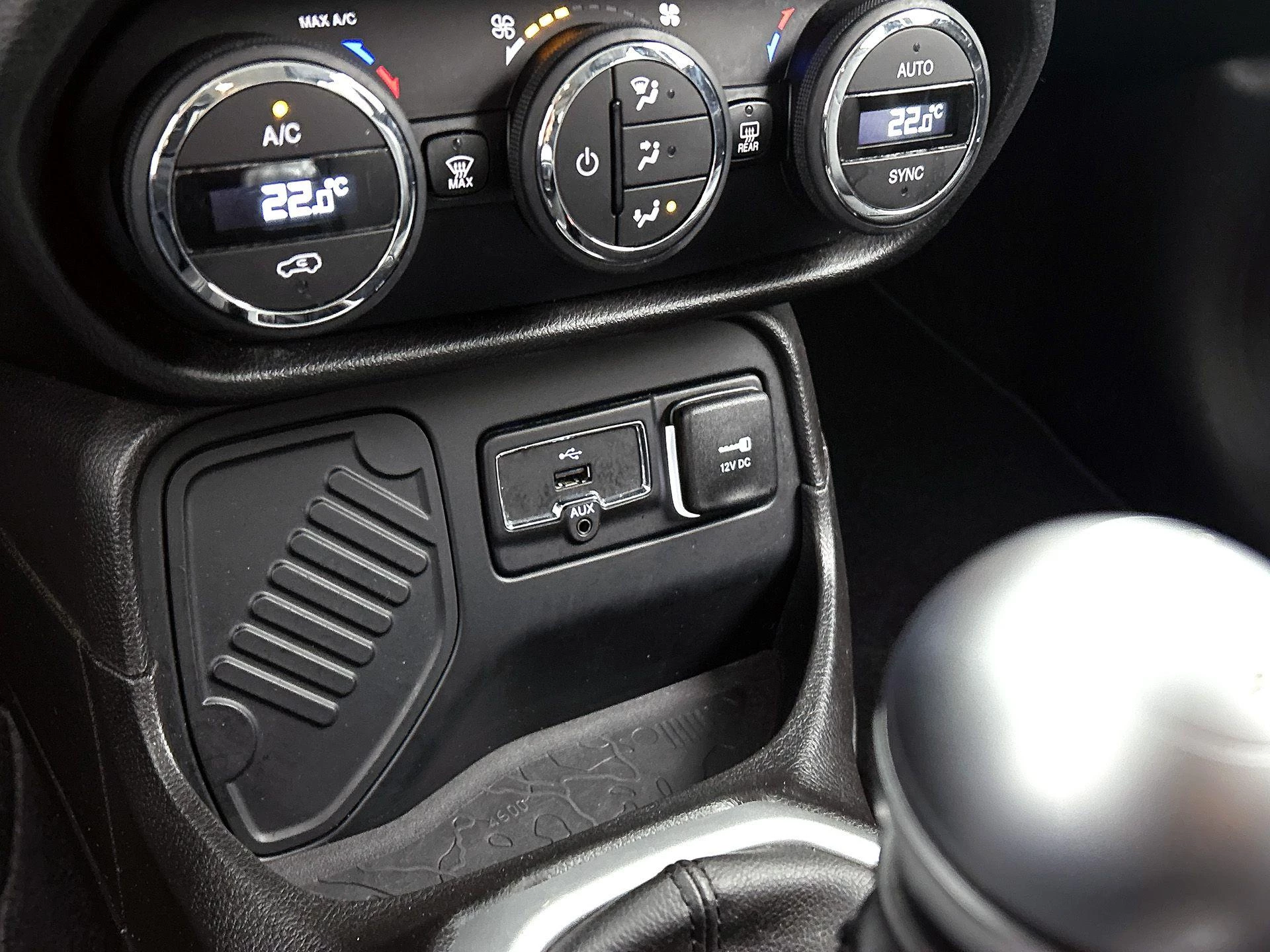 Jeep-Renegade-image-50