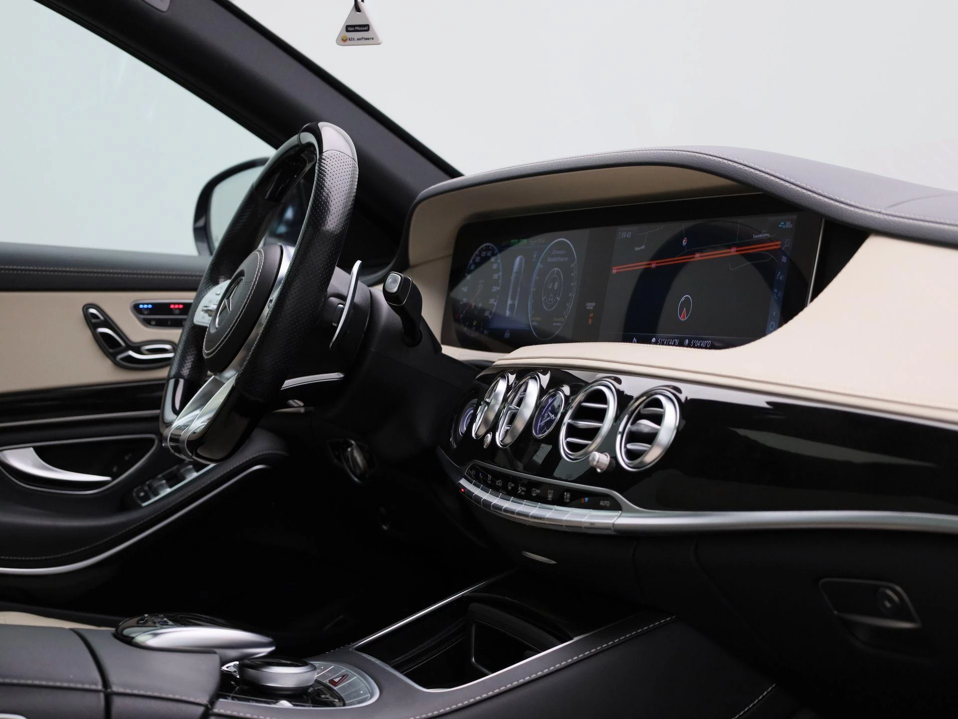 Mercedes-Benz-S-Klasse-image-51