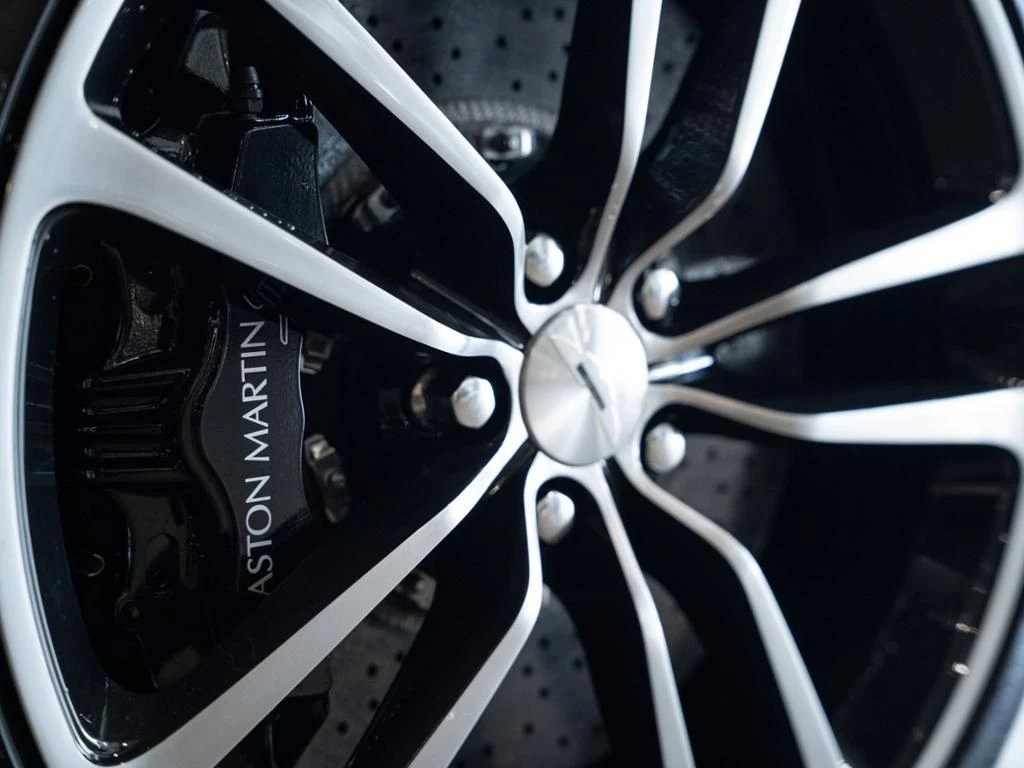 Aston Martin-DBS-image-19