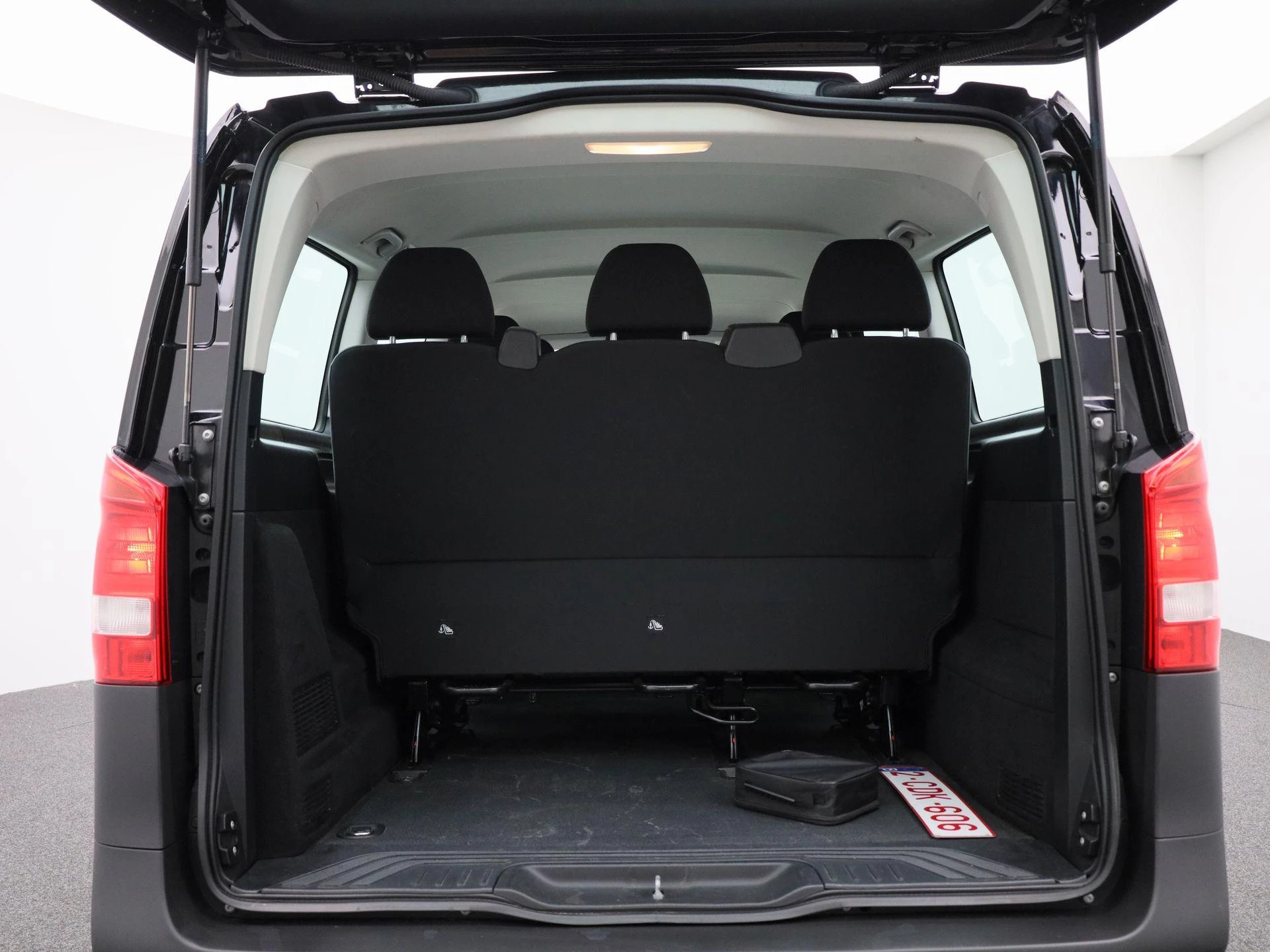 Mercedes-Benz-Vito-image-16