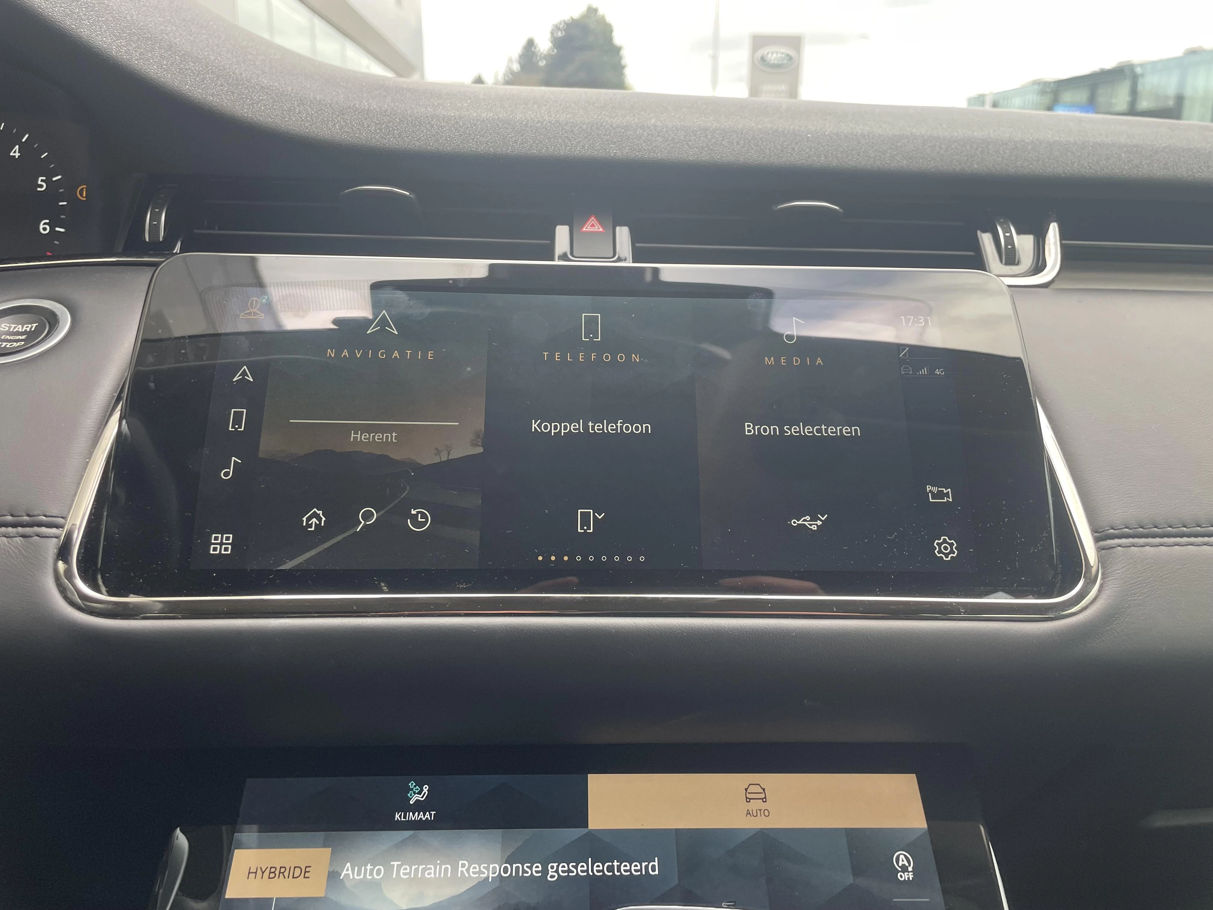 Land Rover Range Rover Evoque P300e R-Dynamic HSE