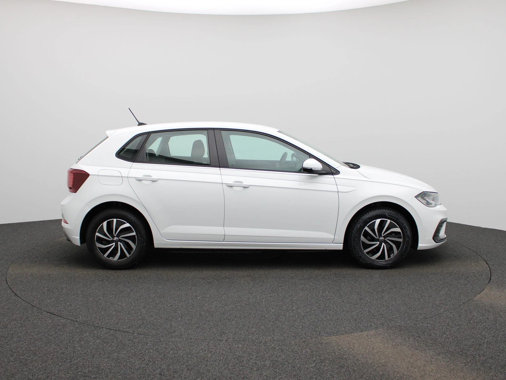 Volkswagen-Polo-image-5