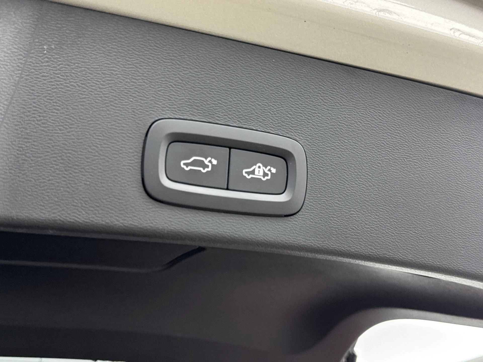 Volvo XC40 T4 Recharge Plus Dark