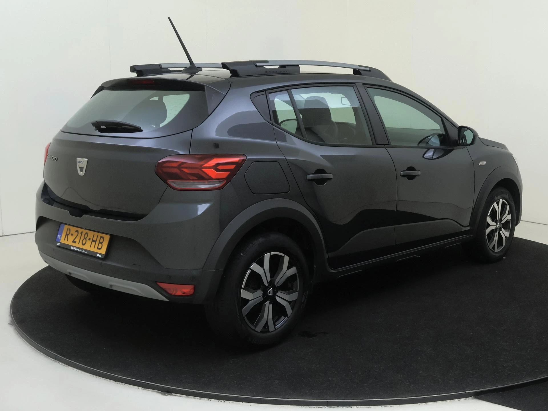 Dacia-Sandero Stepway-image-3