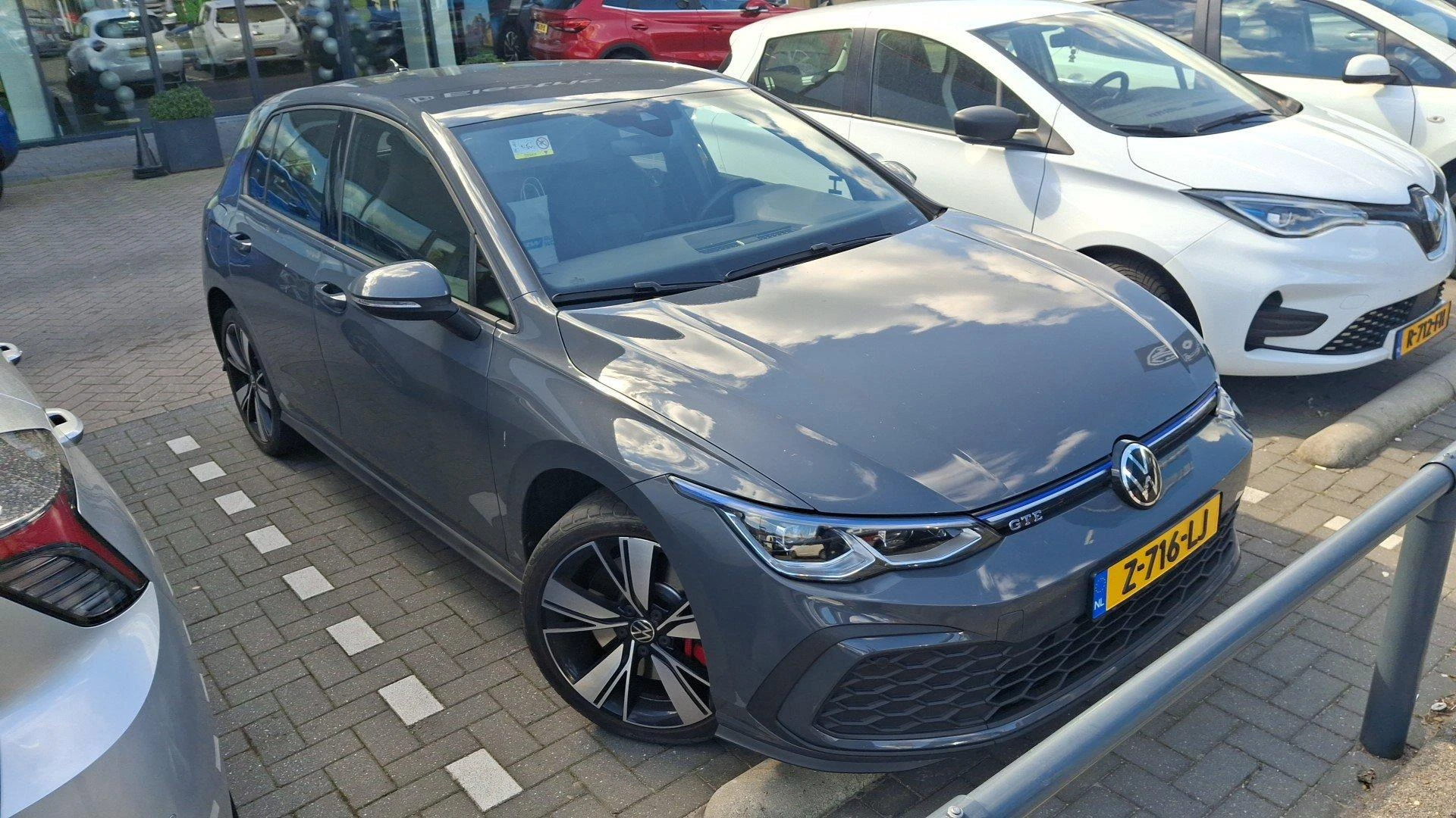 Volkswagen-Golf-image-1