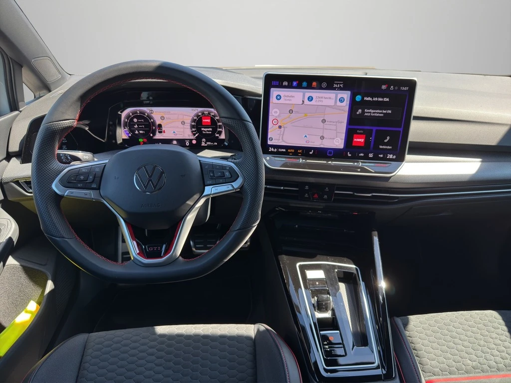 Volkswagen-Golf-image-9