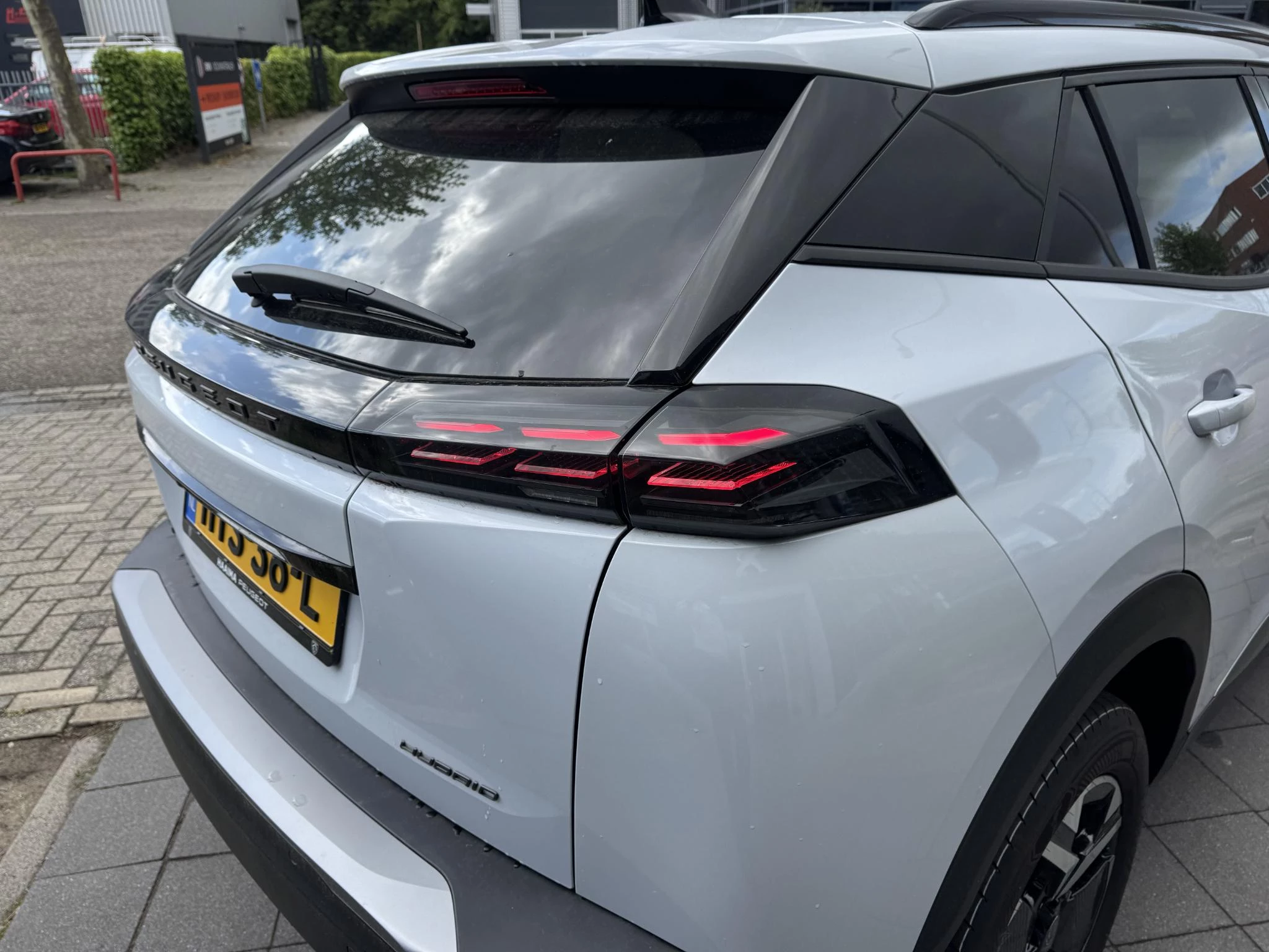 Peugeot 2008 1.2 Hybrid 145 Allure