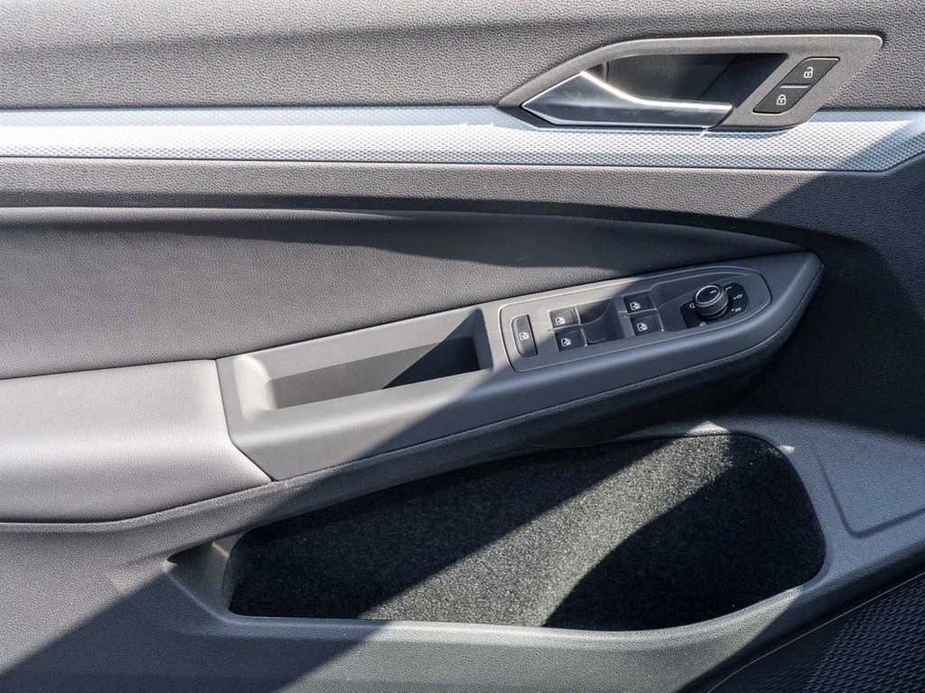 Volkswagen-Golf-image-14