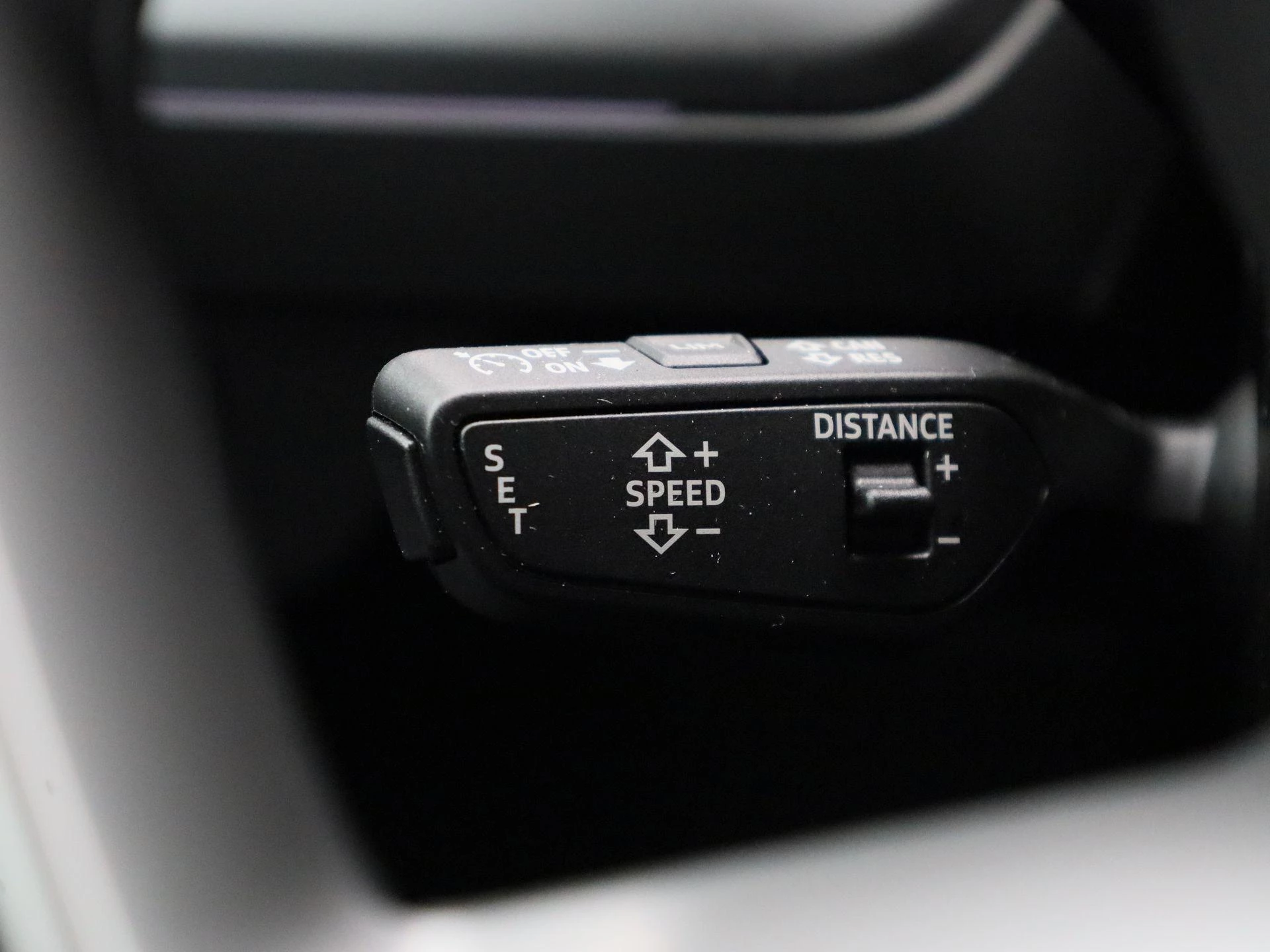 Audi-Q4 e-tron-image-19