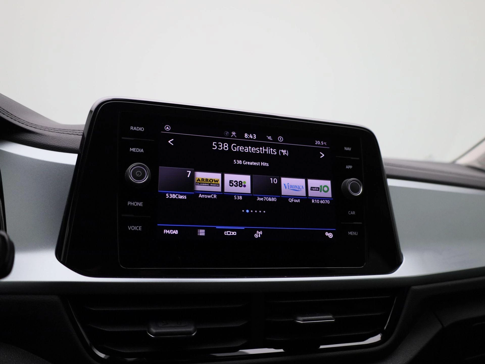 Volkswagen-T-Roc-image-16