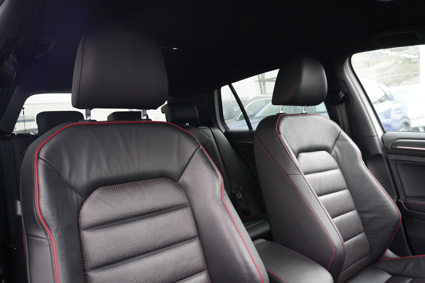 Volkswagen-Golf-image-8