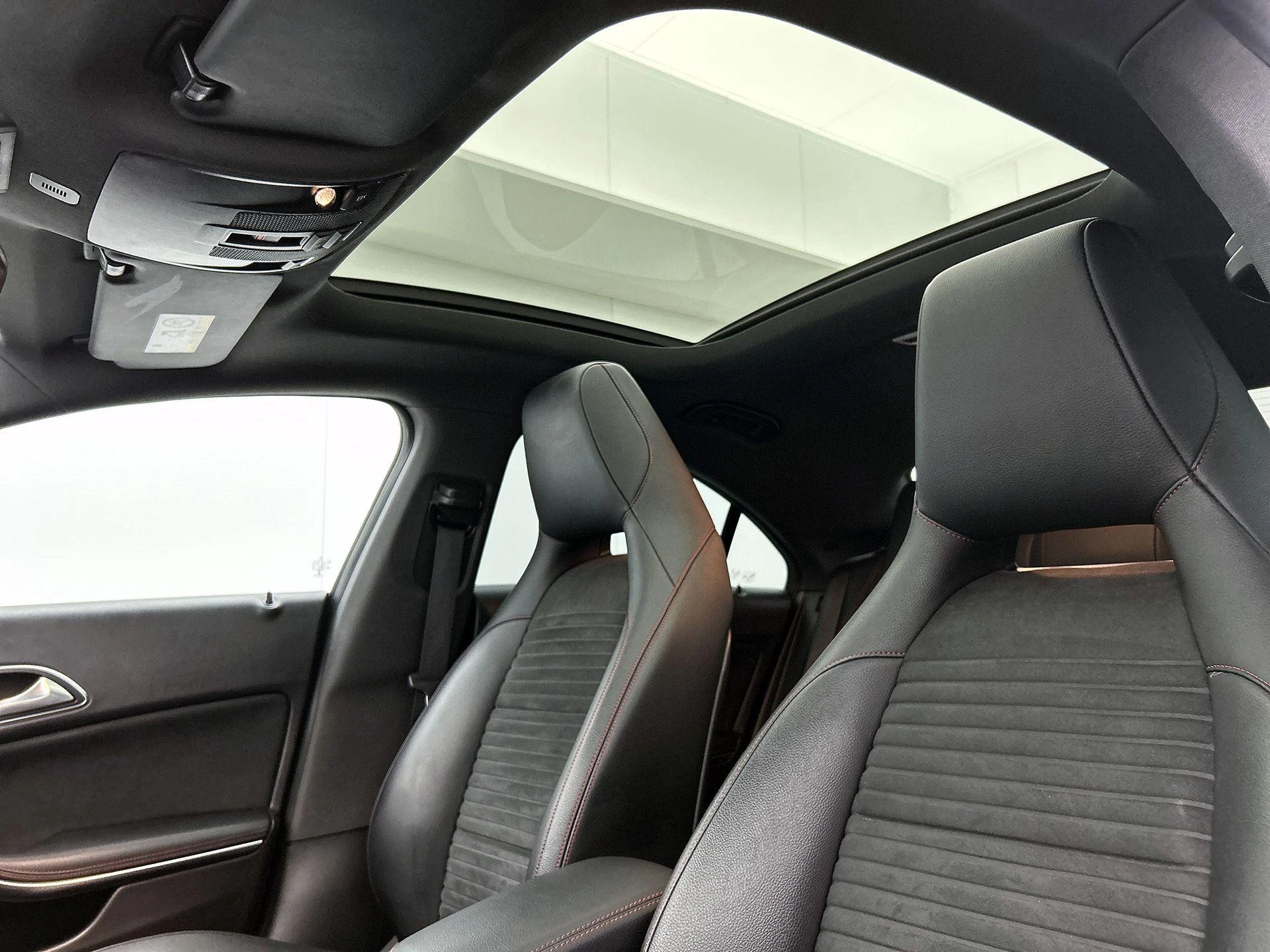 Mercedes-Benz-CLA-image-28