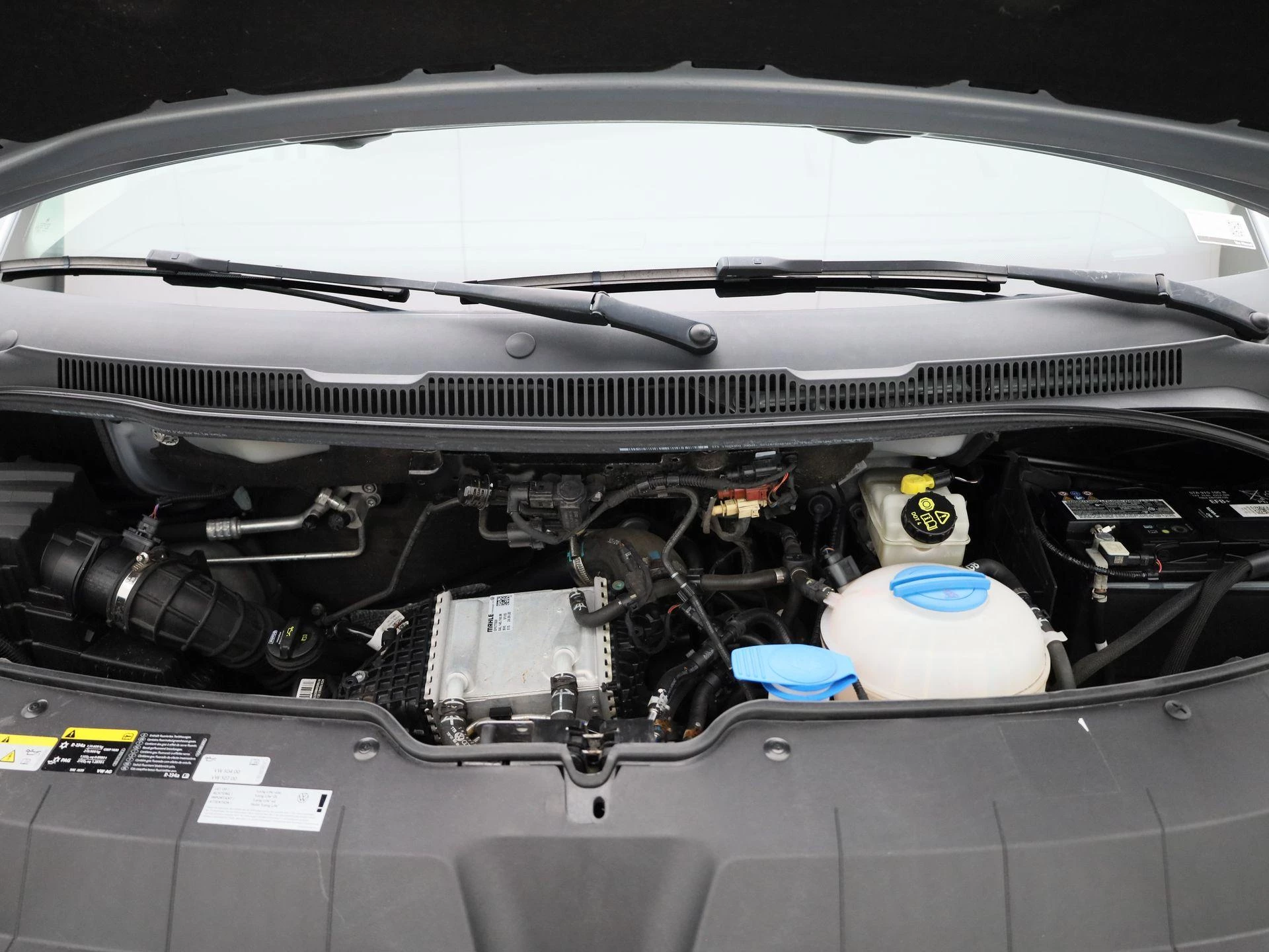 Volkswagen-Transporter-image-33